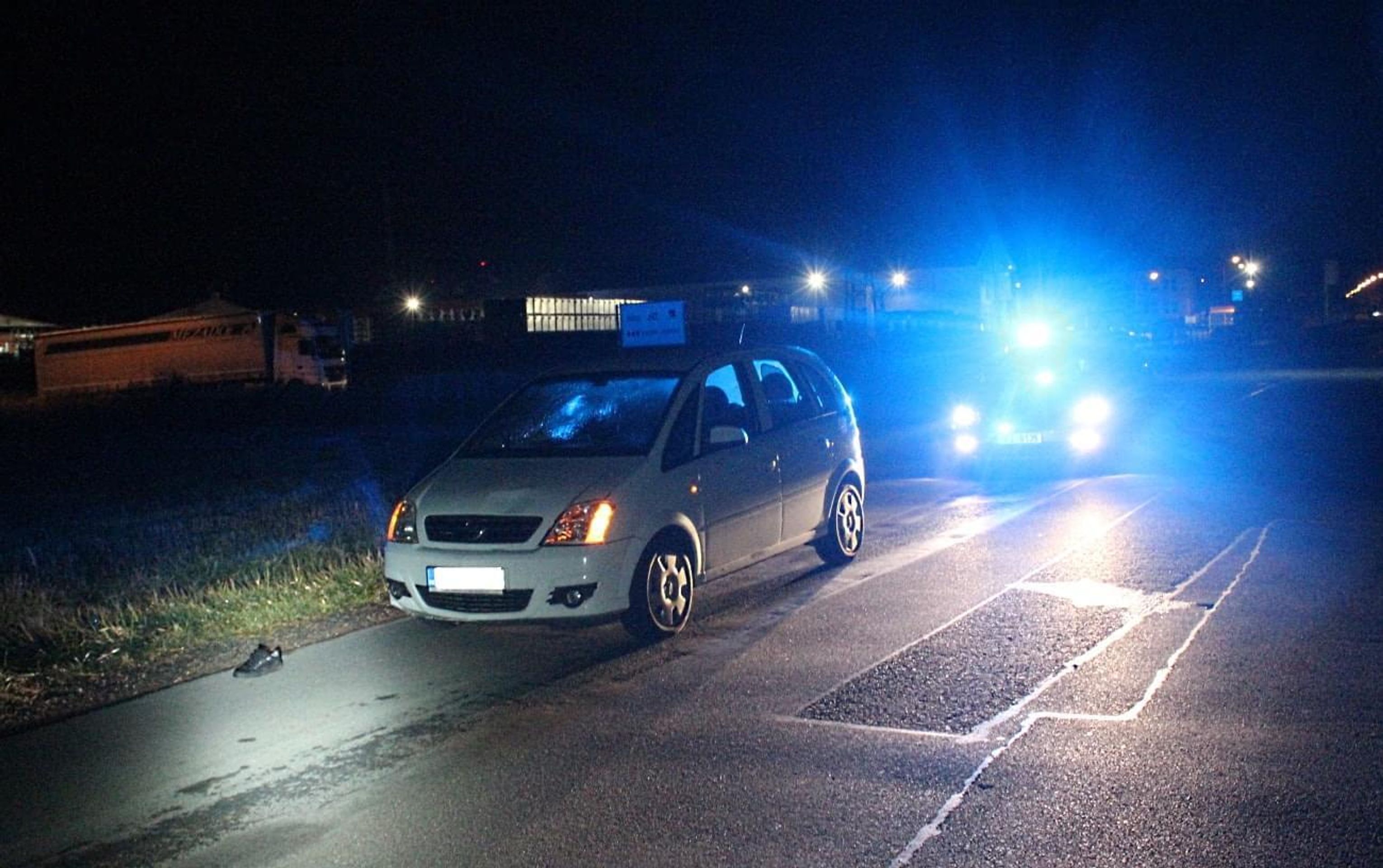 Sražený chodec nakonec sám skončil v policejní cele - 6 - GALERIE: Srážka chodce na Plzeňsku (2/3)