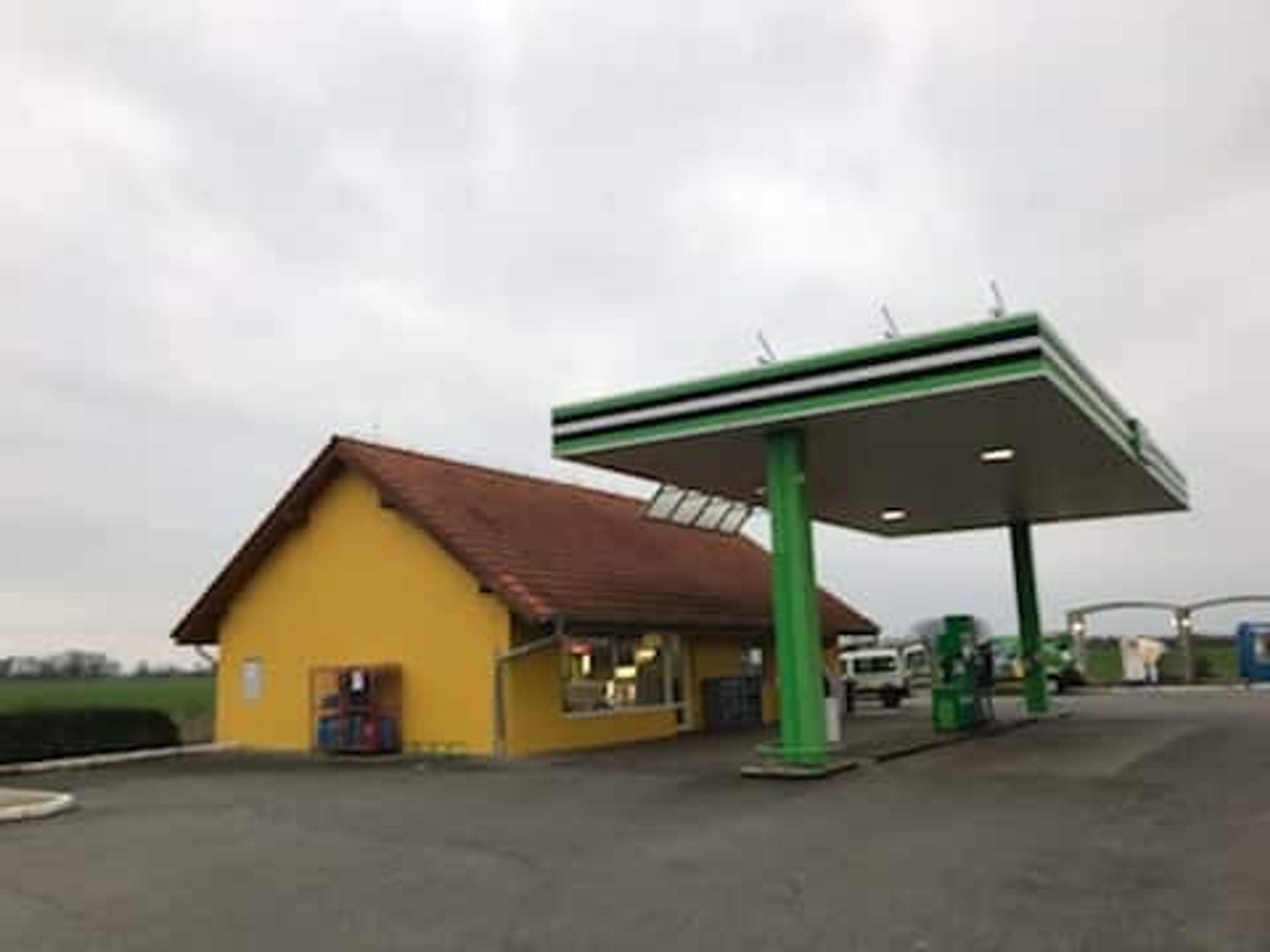 Vykradená benzínka v Bobnici - 4 - GALERIE: Vykradená benzínka v Bobnici (4/5)
