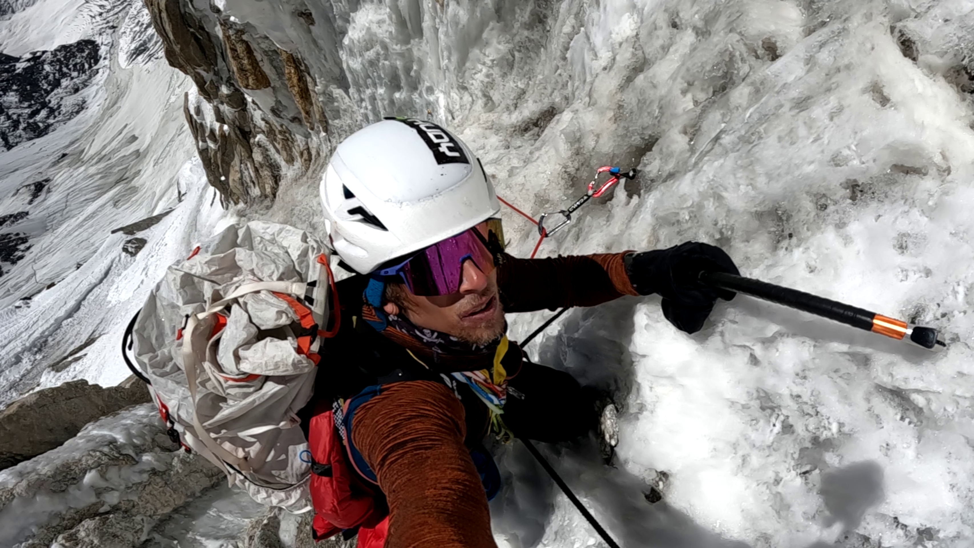 Zdeněk Hák a Radoslav Groh vylezli impozantní jihozápadní stěnou šestitisícového Hunza Peaku - Čeští horolezci vystoupali na legendární horu Hunza Peak v Pákistánu (6/9)