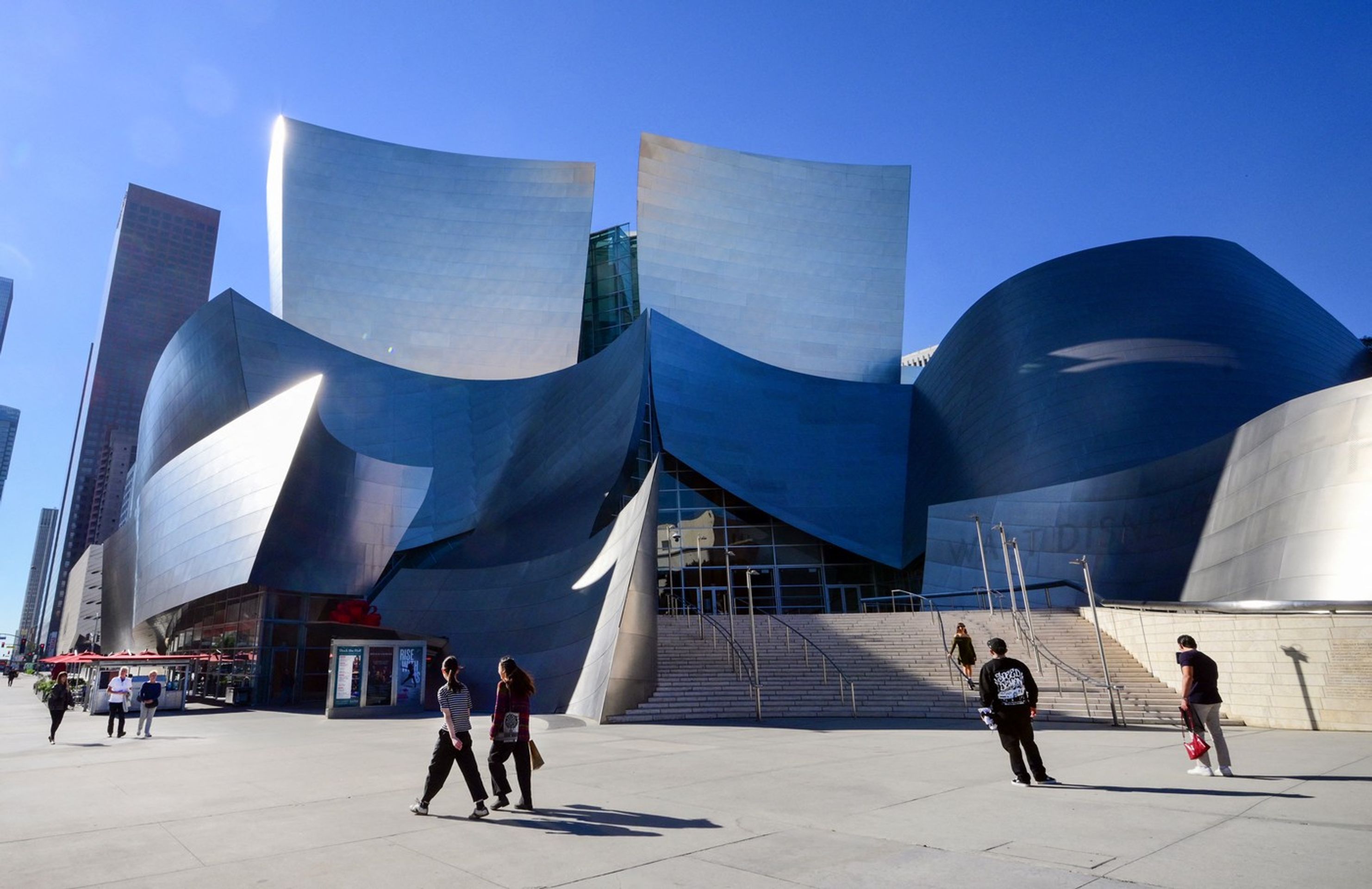 Koncertní hala Walta Disneyho v Los Angeles - Stavby Franka Gehryho (3/4)