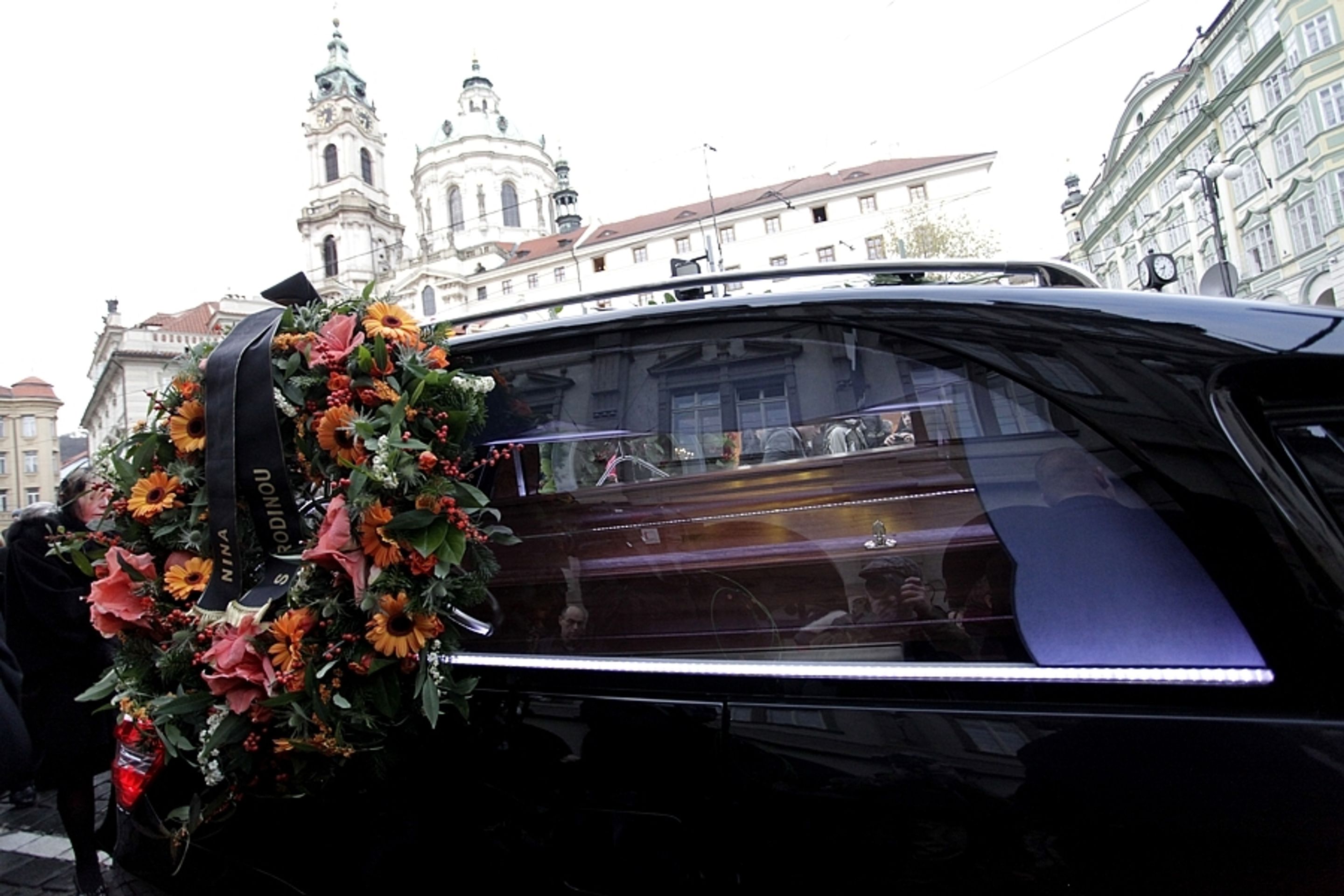 Průvod s rakví Václava Havla - 27 - GALERIE: Smuteční průvod za Václava Havla (3/28)