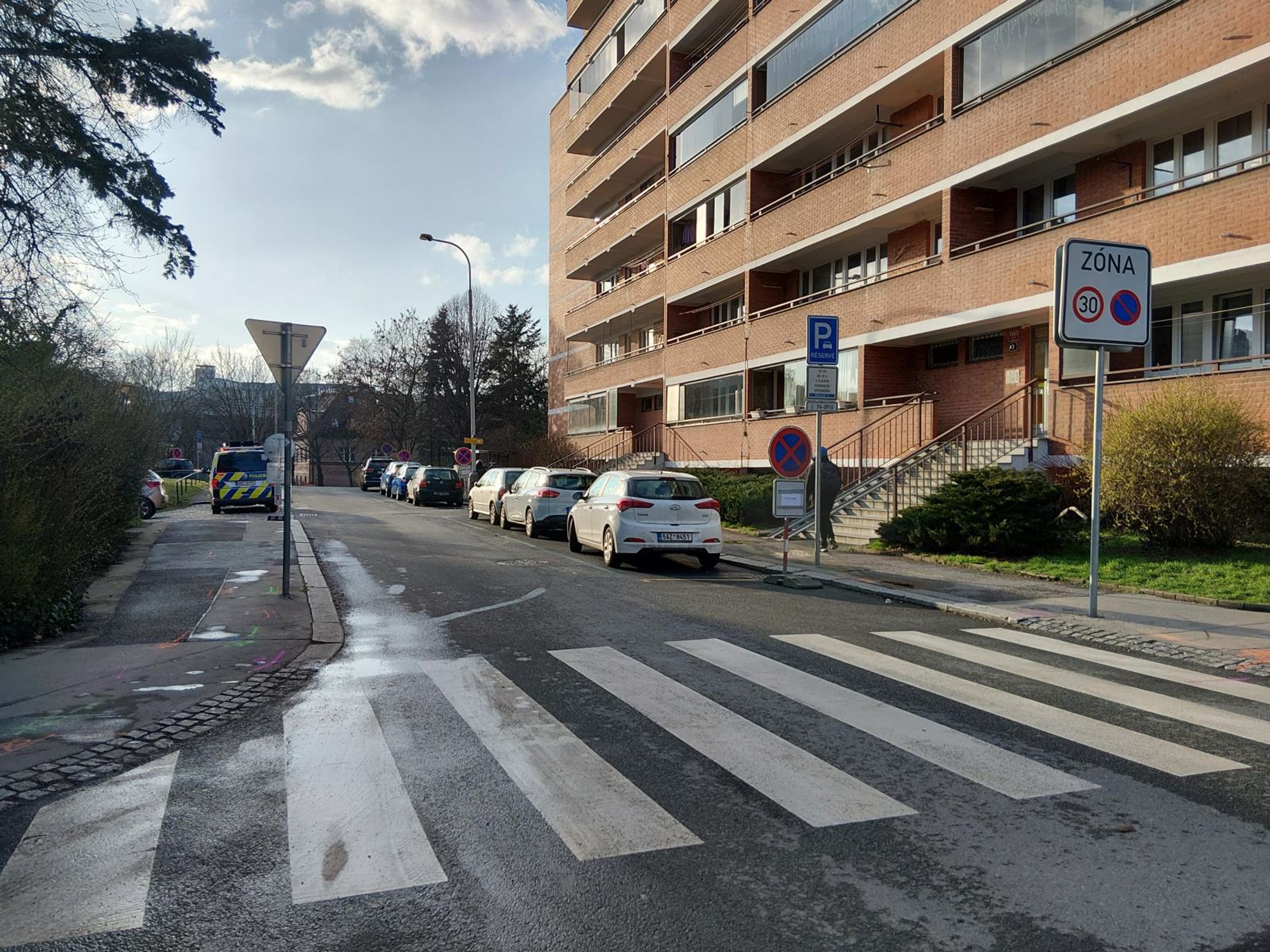 Řidič srazil 11letou dívku a ujel - Řidič srazil 11letou dívku a ujel (2/3)