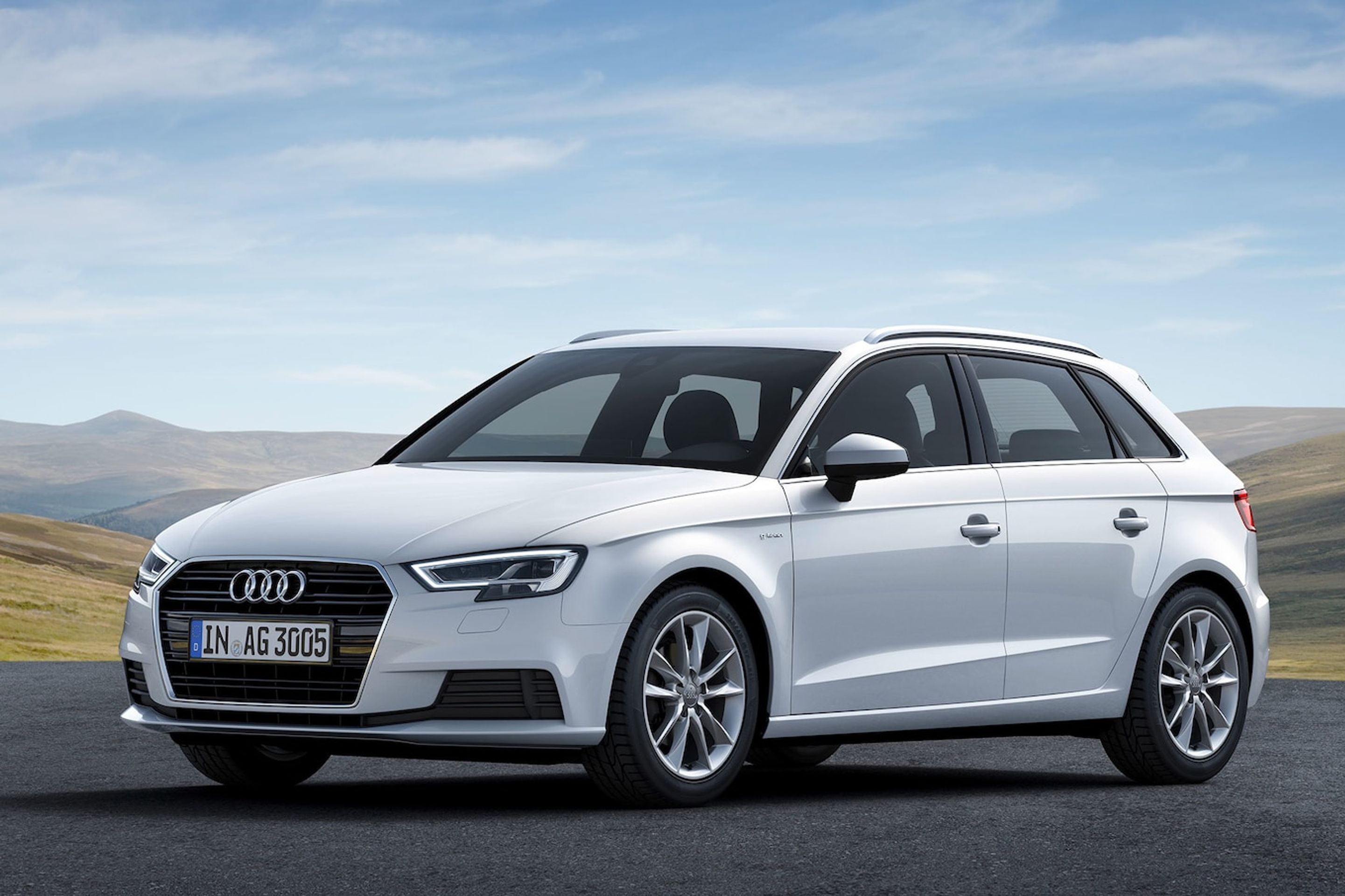 2. místo: Audi A3 (diesel). Skóre: 98,4 % Nejčastější problém: Karosérie (víčka od nádrže, parkovací senzory) - Fotogalerie: Nejspolehlivější rodinná auta (9/10)