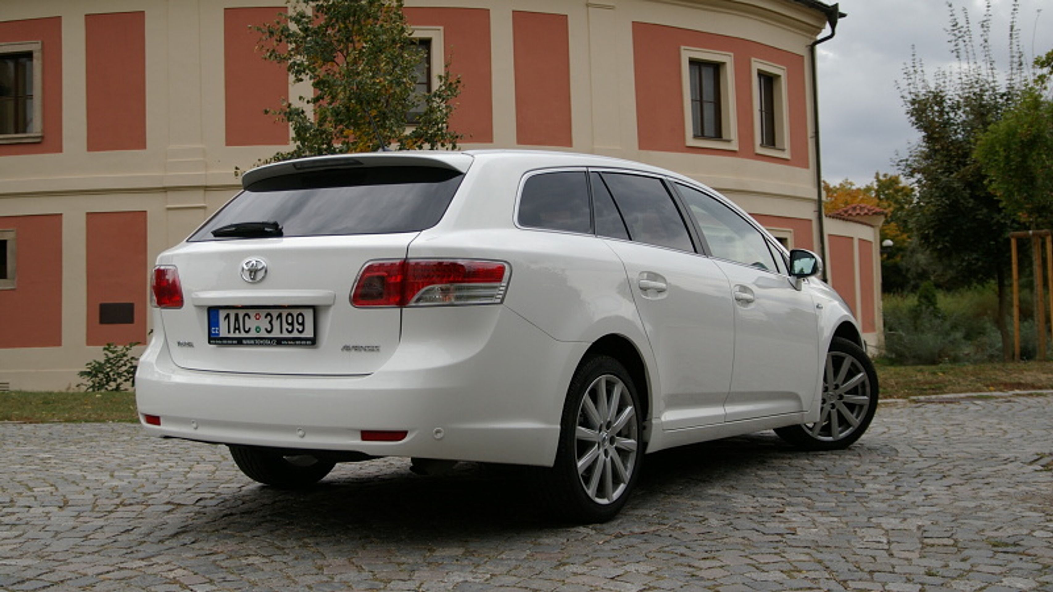 Toyota Avensis kombi-1 - GALERIE Toyota Avensis kombi (7/7)
