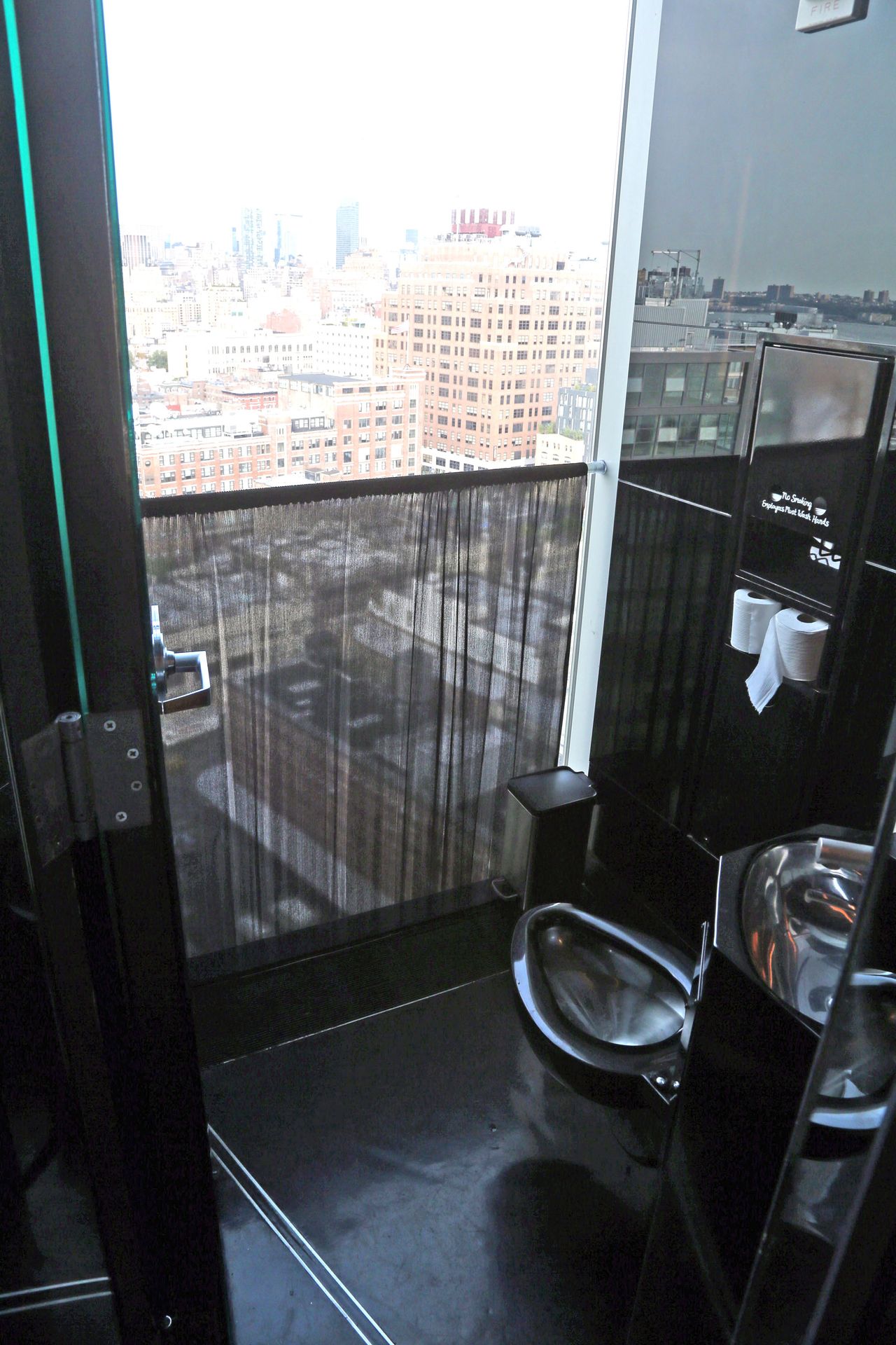 Toalety ve Standard Hotelu - 1 - Toalety v hotelu Standard (3/5)