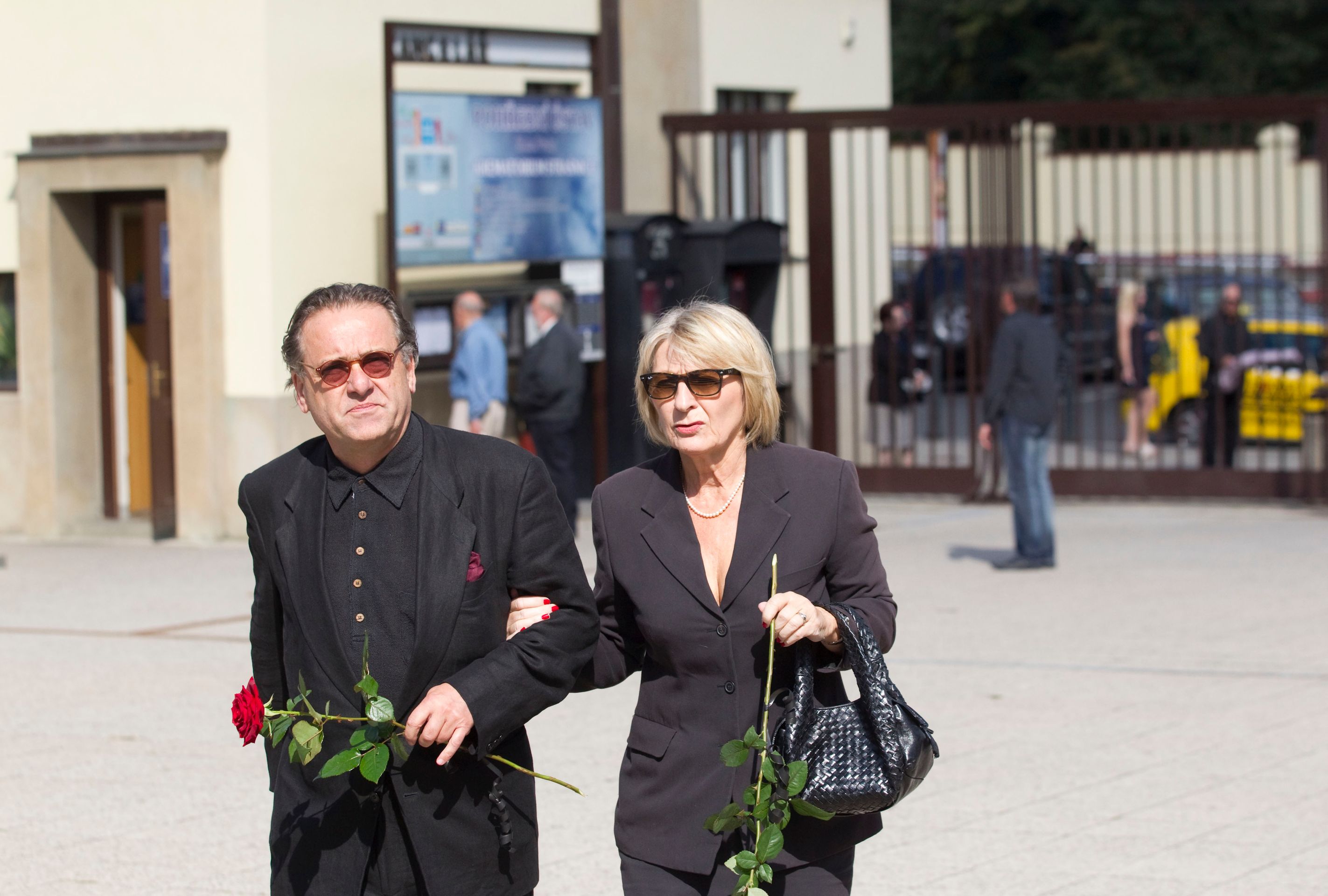 Ve Krematoriu Strašnice v Praze se 15. září 2011 konalo poslední rozloučení s textařem a básníkem Pavlem Vrbou - 9 - GALERIE: Ve Krematoriu Strašnice v Praze se 15. září 2011 konalo poslední rozloučení s textařem a básníkem Pavlem Vrbou (2/5)