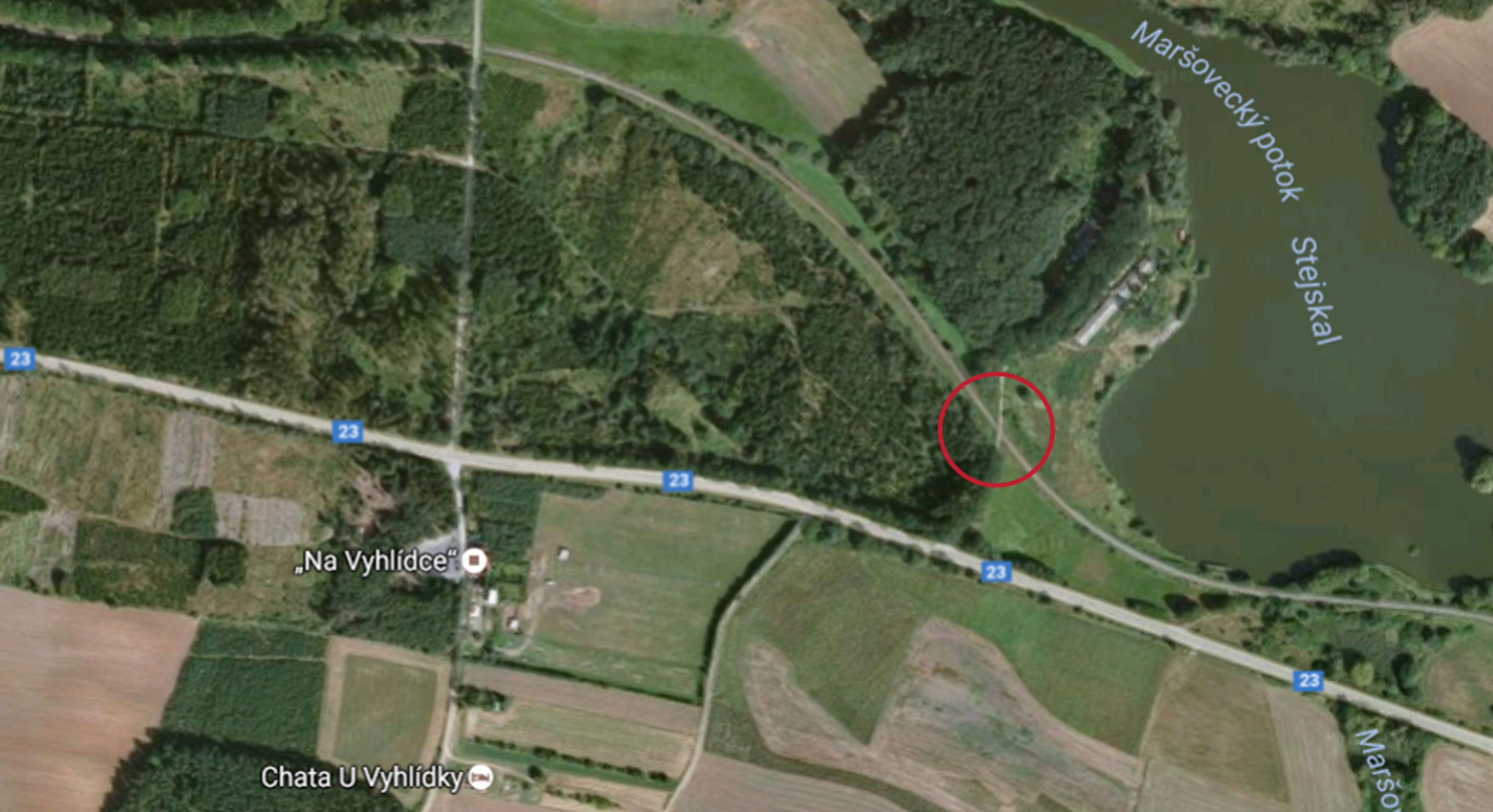 Nebezpečné přejezdy: P 3845, Brno - Jihlava, Vysočina - přejezd bez světel, ŘEŠENÍ: se závorami. DŮVOD: Účelová komunikace, nevyhovující rozhledové poměry - GALERIE: Nebezpečné přejezdy - Středočeský kraj, Vysočina (13/16)