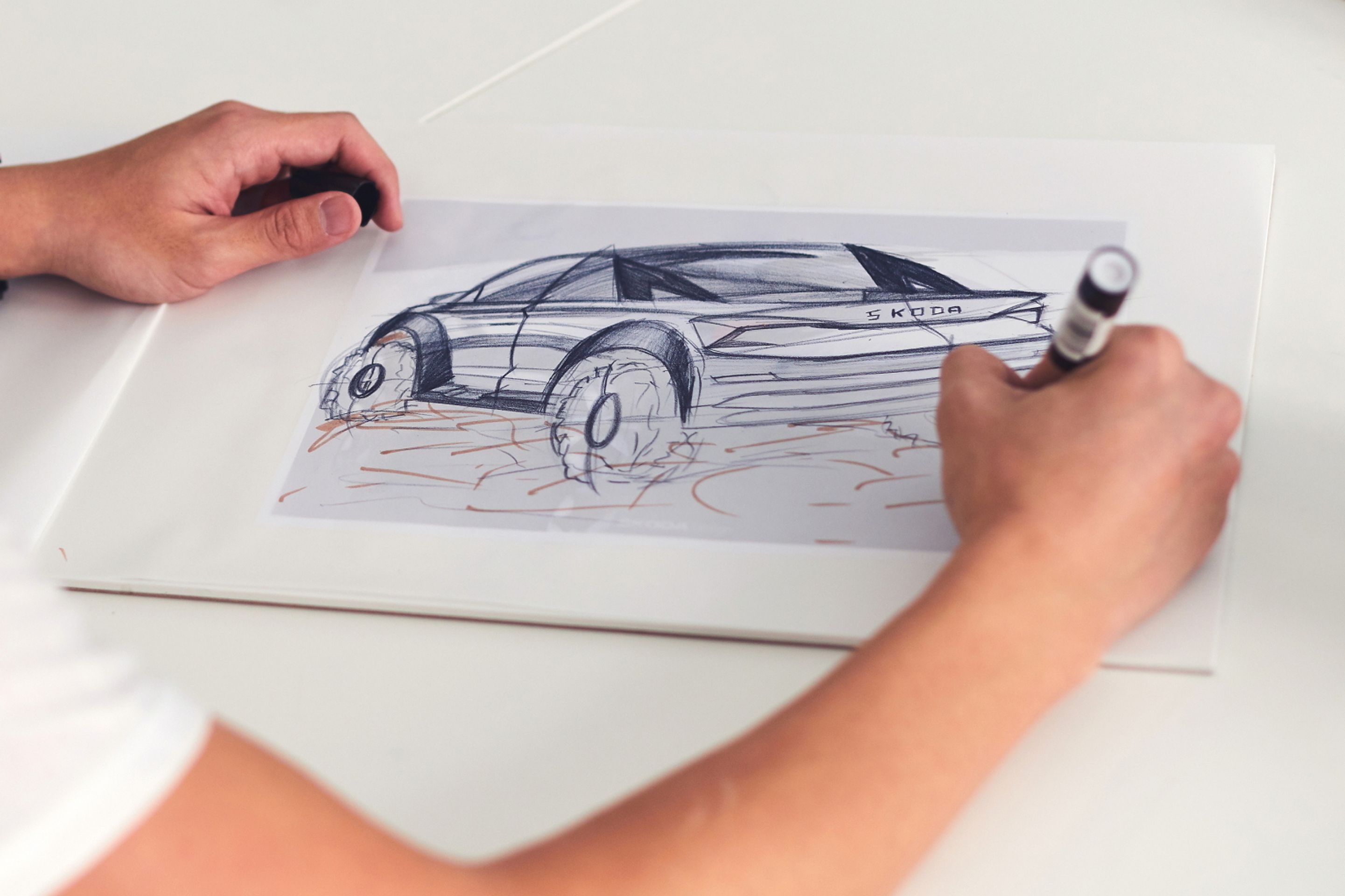 Škoda Kodiaq jako pickup na obřích kolech - Fotogalerie: Pickup Kodiaq na studentských skicách (1/6)