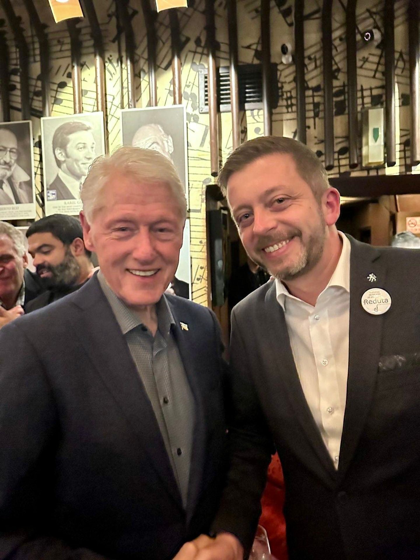 Vít Rakušan a Bill Clinton - Bill Clinton v klubu Reduta (2/4)
