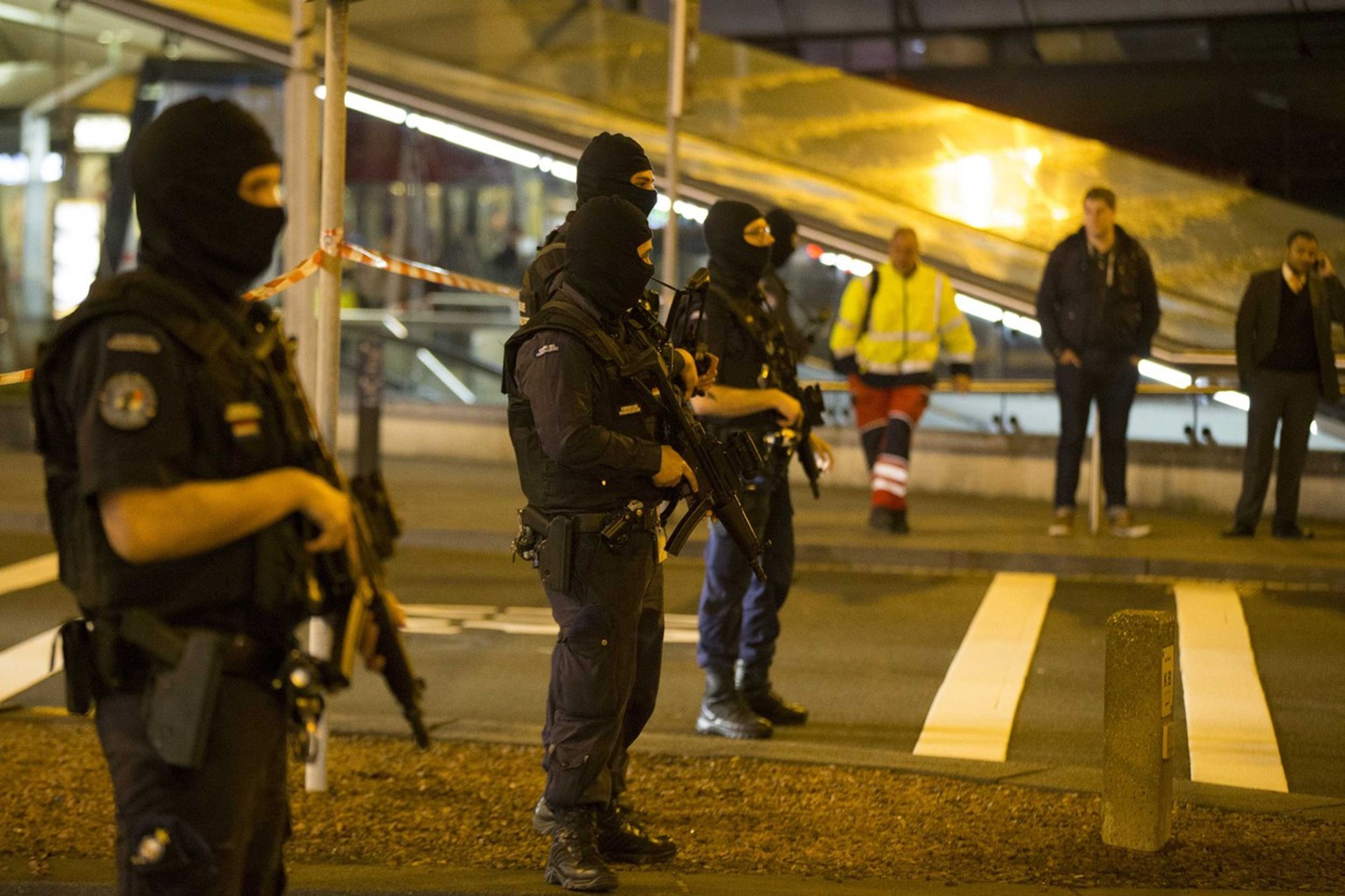 Policie uzavřela letiště v Amsterdamu - GALERIE: Evakuace amsterdamského letiště (6/8)