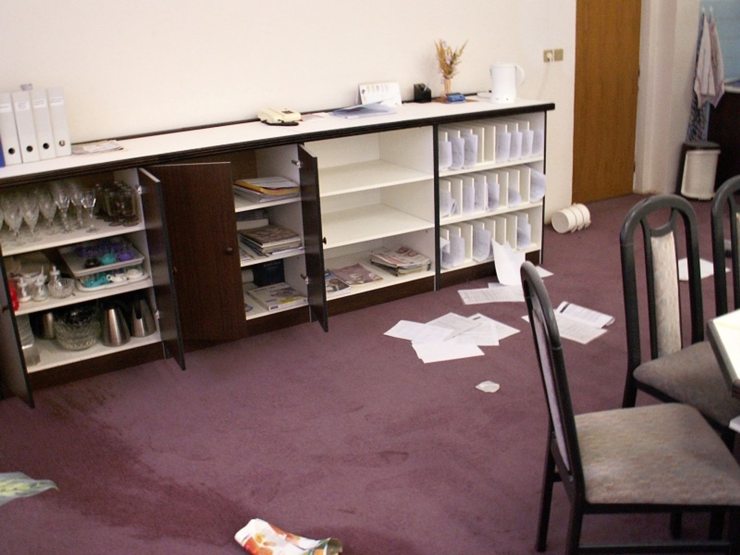 Vandal se vloupal do základní školy - GALERIE: Řádění vandalů na škole v Polné (6/9)