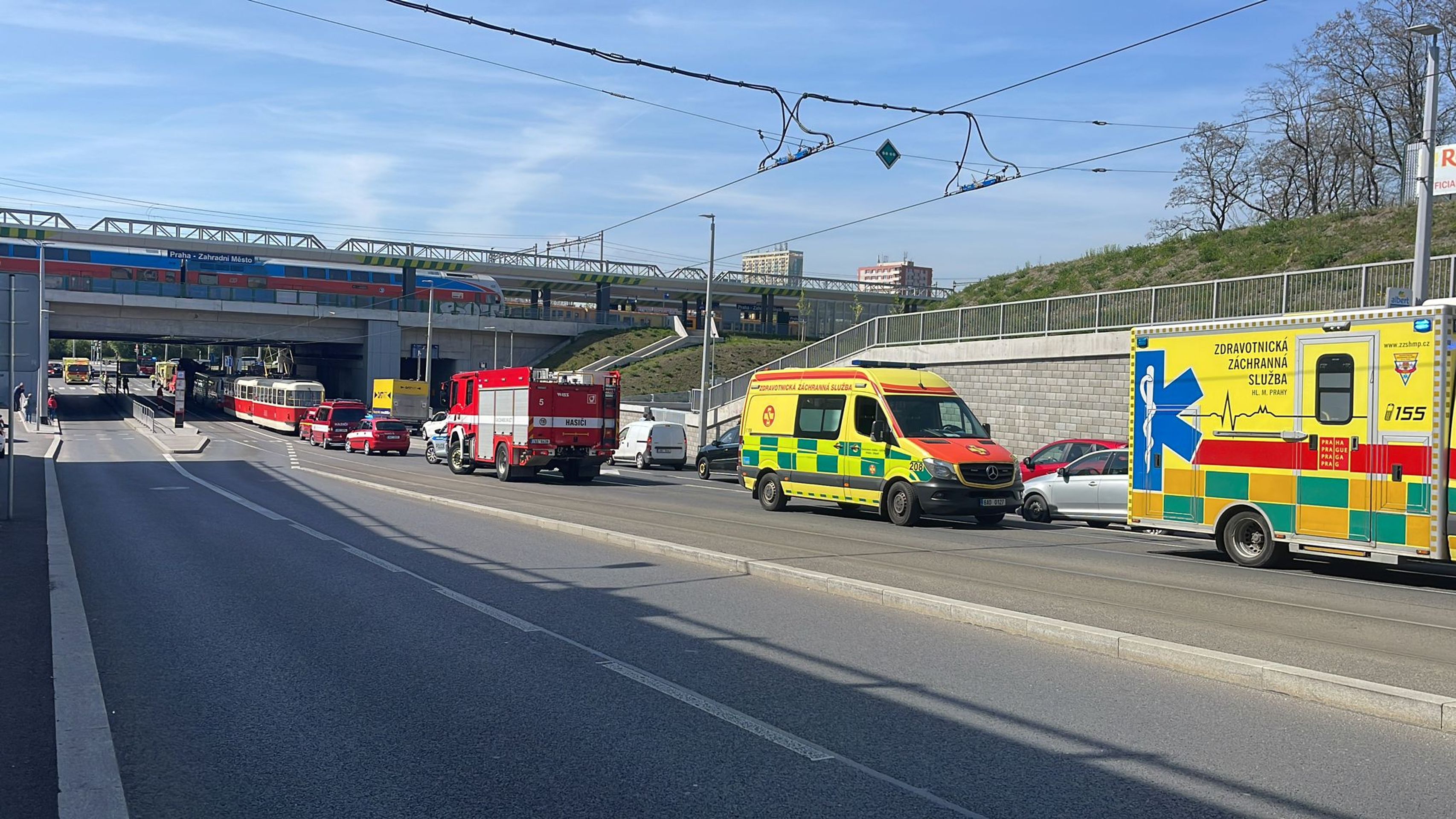 Nehoda tramvaje a autobusu v Praze (3) - Nehoda tramvaje a autobusu v Praze (12/12)