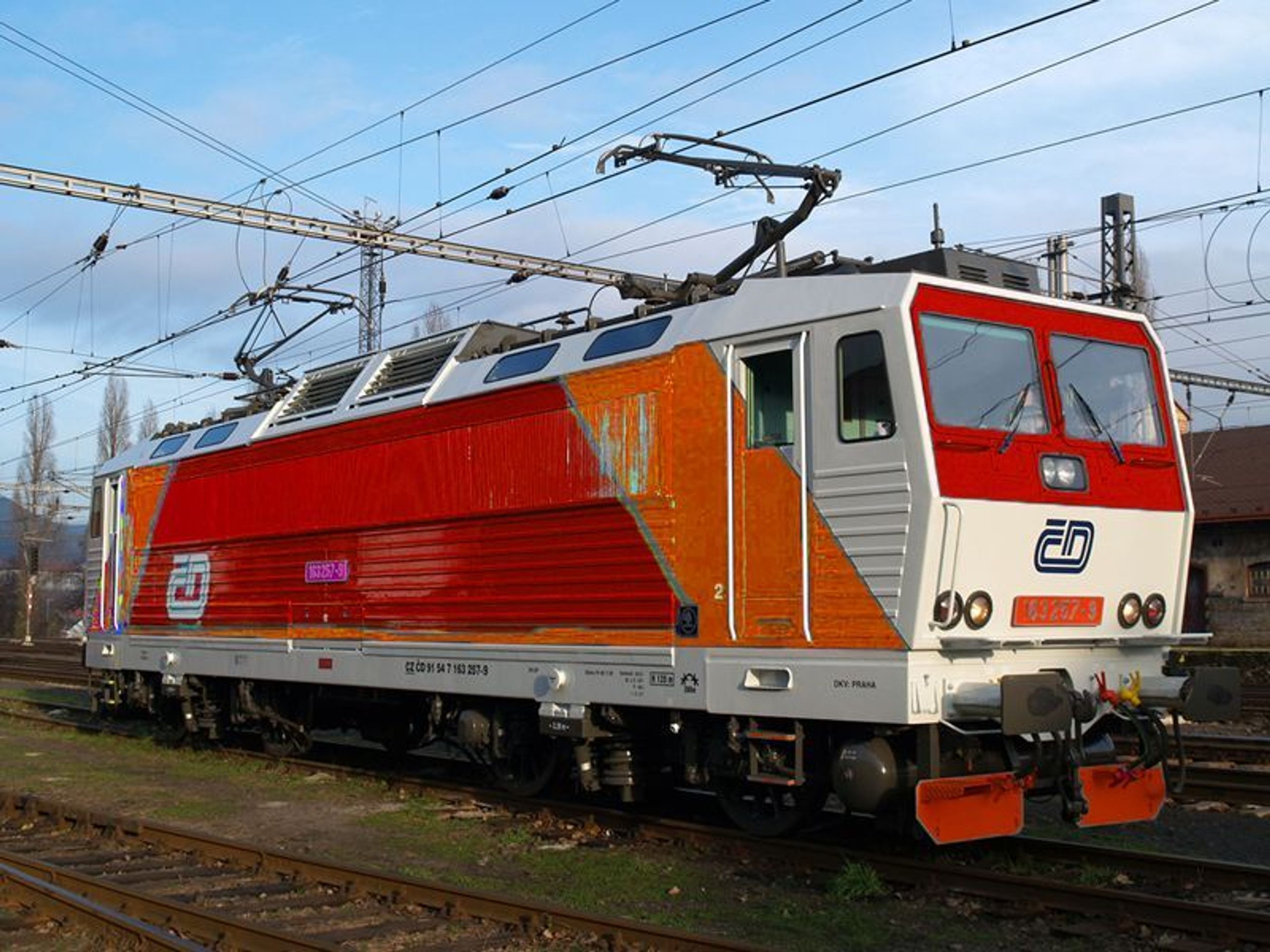 vlak oranžová - GALERIE: Návrhy barevného designu vlaků (3/6)