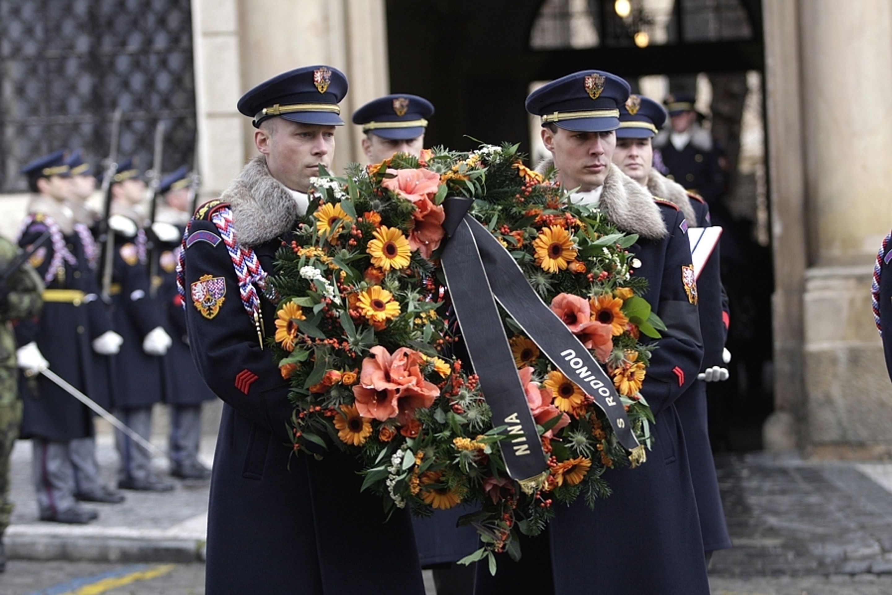 Průvod s rakví Václava Havla - 14 - GALERIE: Smuteční průvod za Václava Havla (16/28)