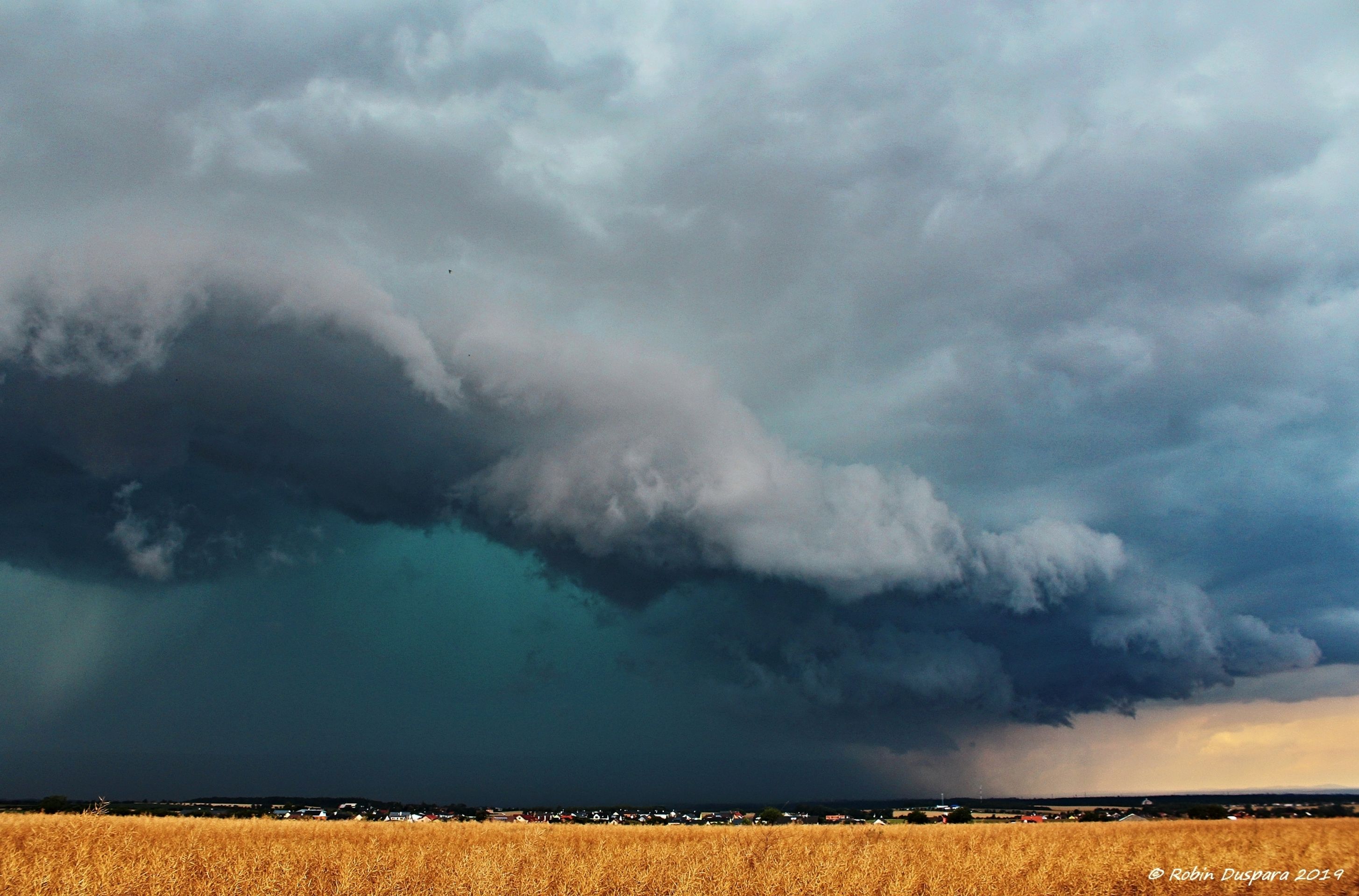 Shelf cloud - 1 - GALERIE: Shelf cloud nad Prahou (1/4)