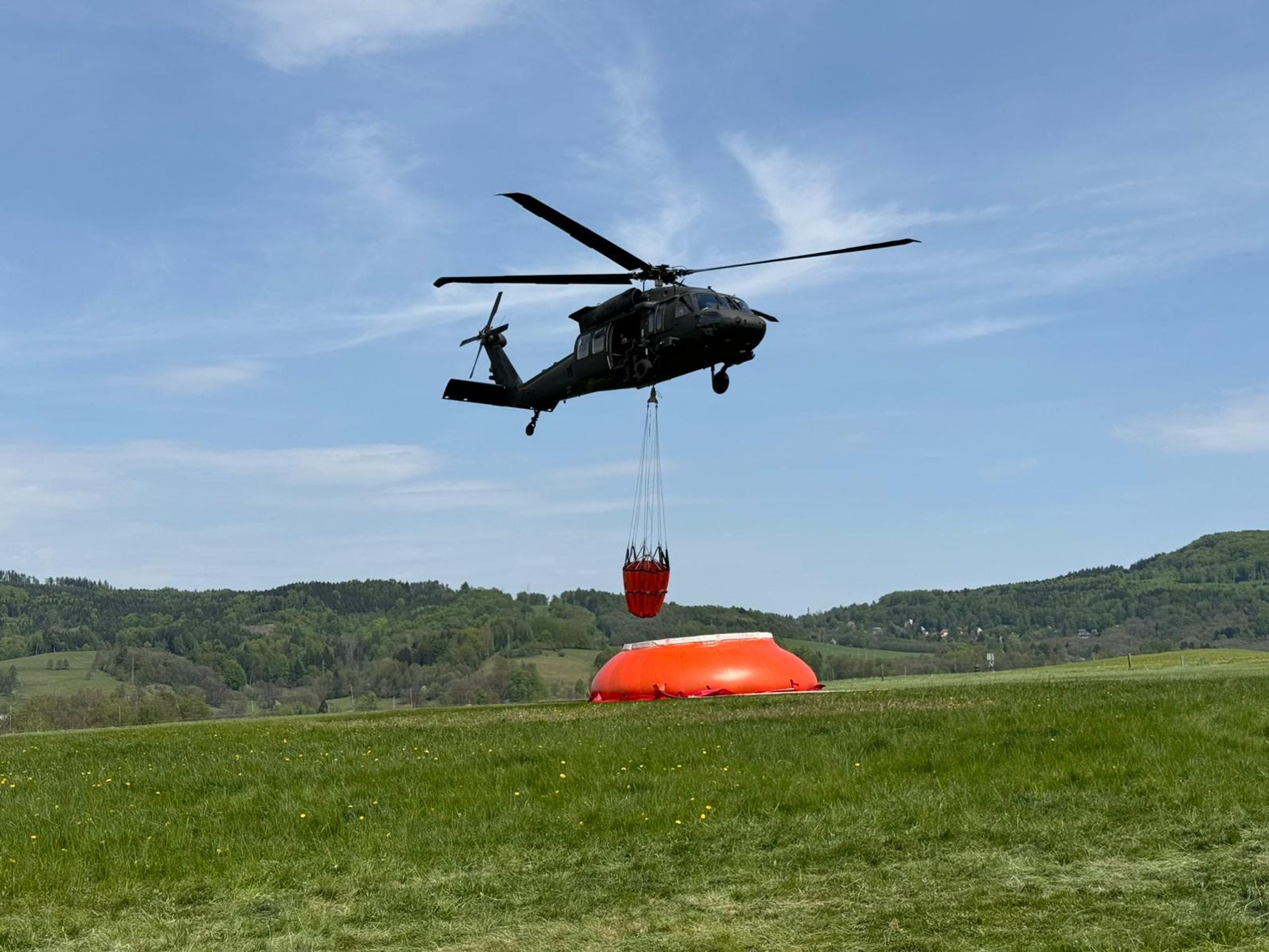 Zásah hasičů v Českém Švýcarsku - Boj hasičů s plameny v Českém Švýcarsku (2/49)