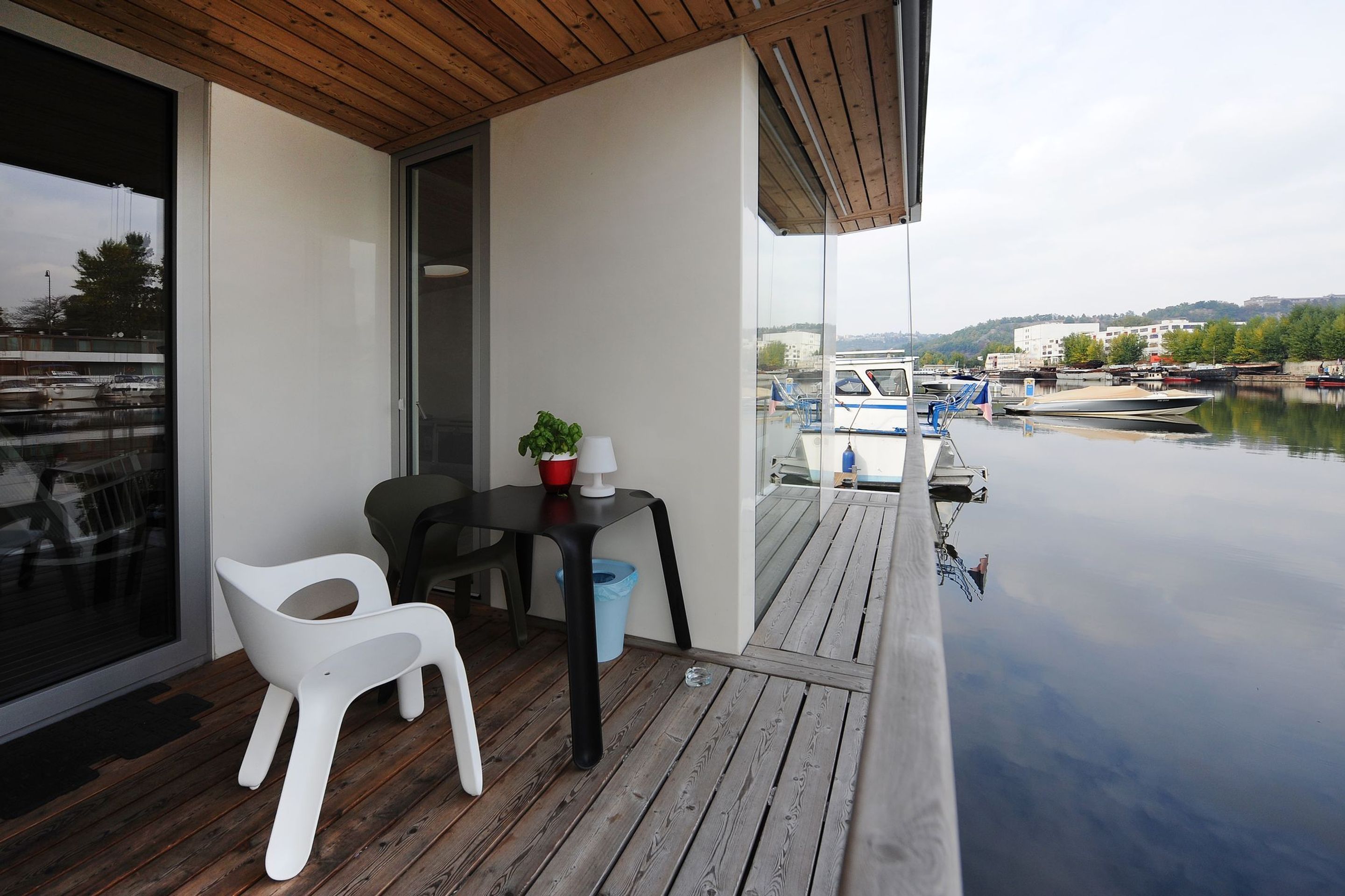 Hausbót Port X - 6 - GALERIE: Luxusní hausbót na Vltavě (10/23)