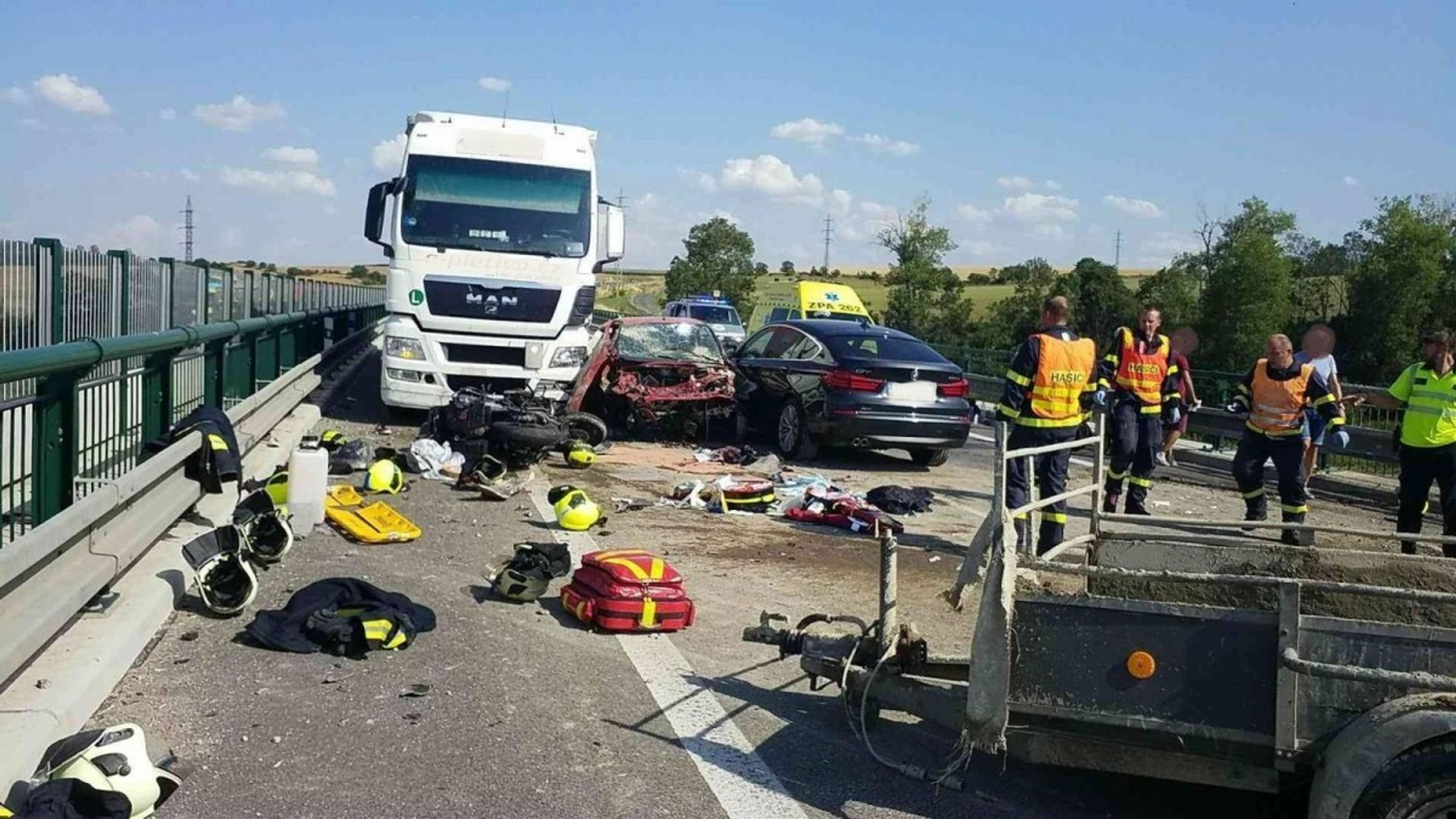 Motorkář Jirka přišel poděkovat hasičům za záchranu života - 10 - GALERIE: Motorkář Jirka přišel poděkovat hasičům za záchranu života (1/10)