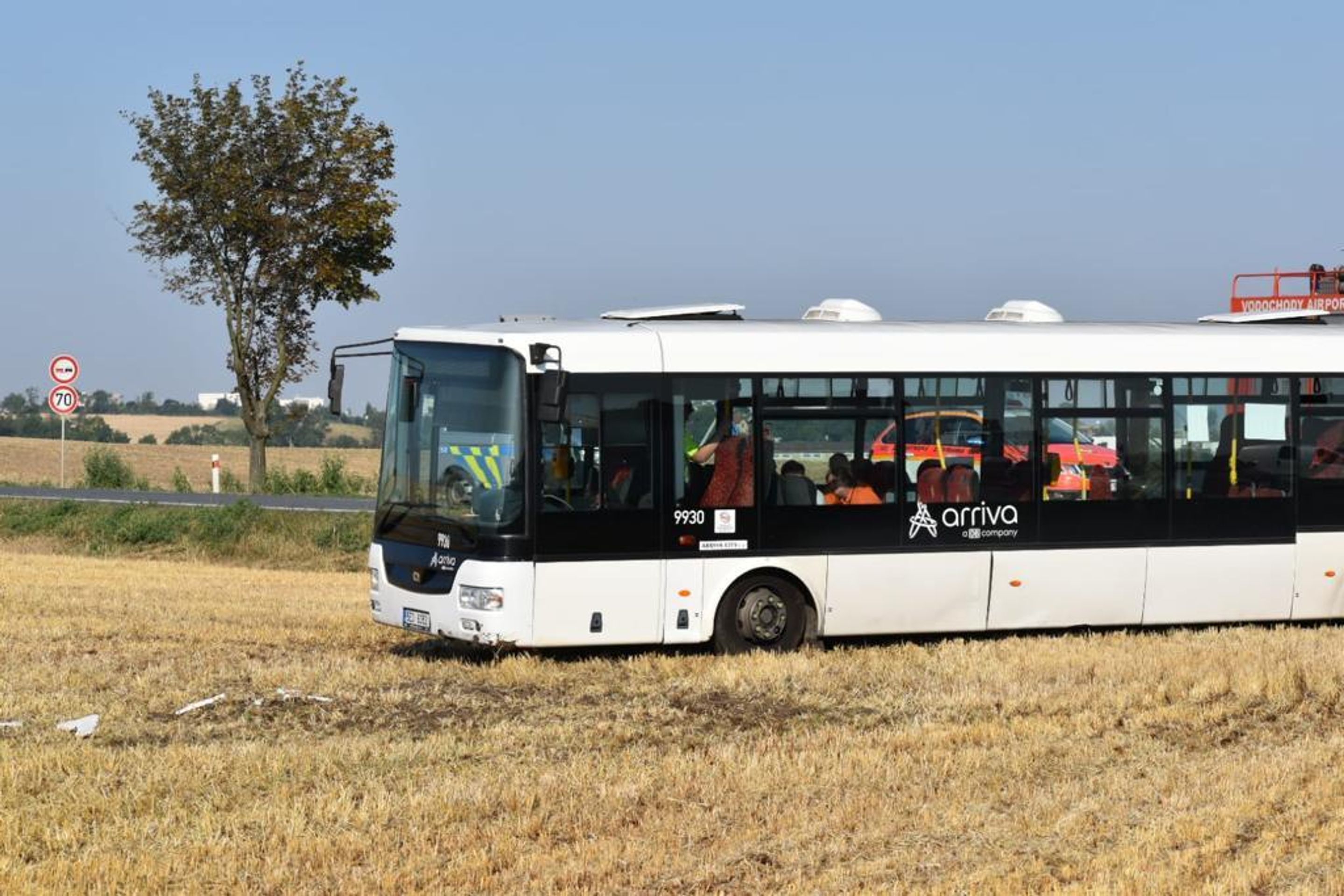 Nehoda autobusu u Líbeznic - 7 - GALERIE: Nehoda autobusu u Líbeznic (1/7)
