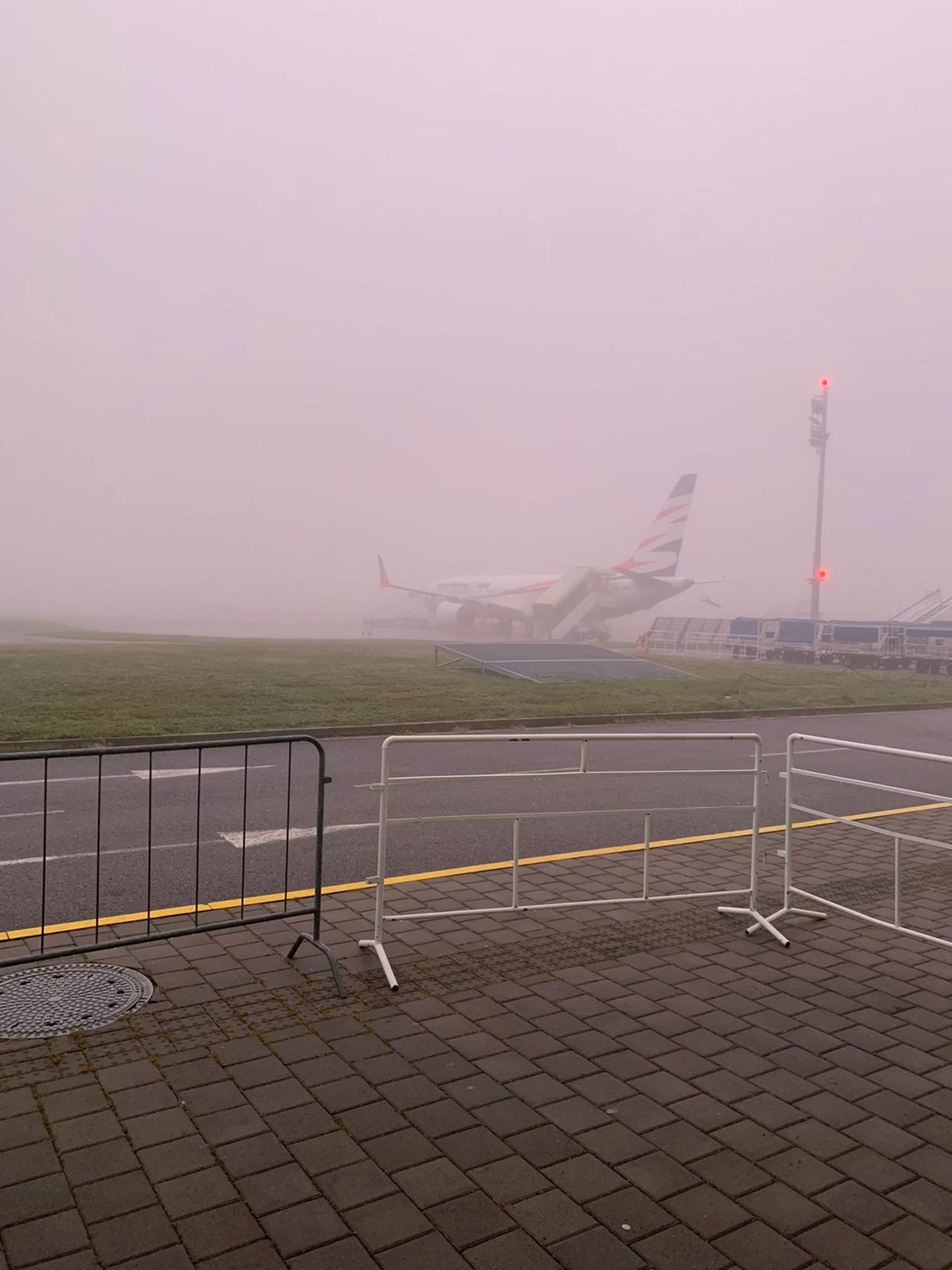 Letiště Brno v mlze - Situace na letišti v Brně (4/5)