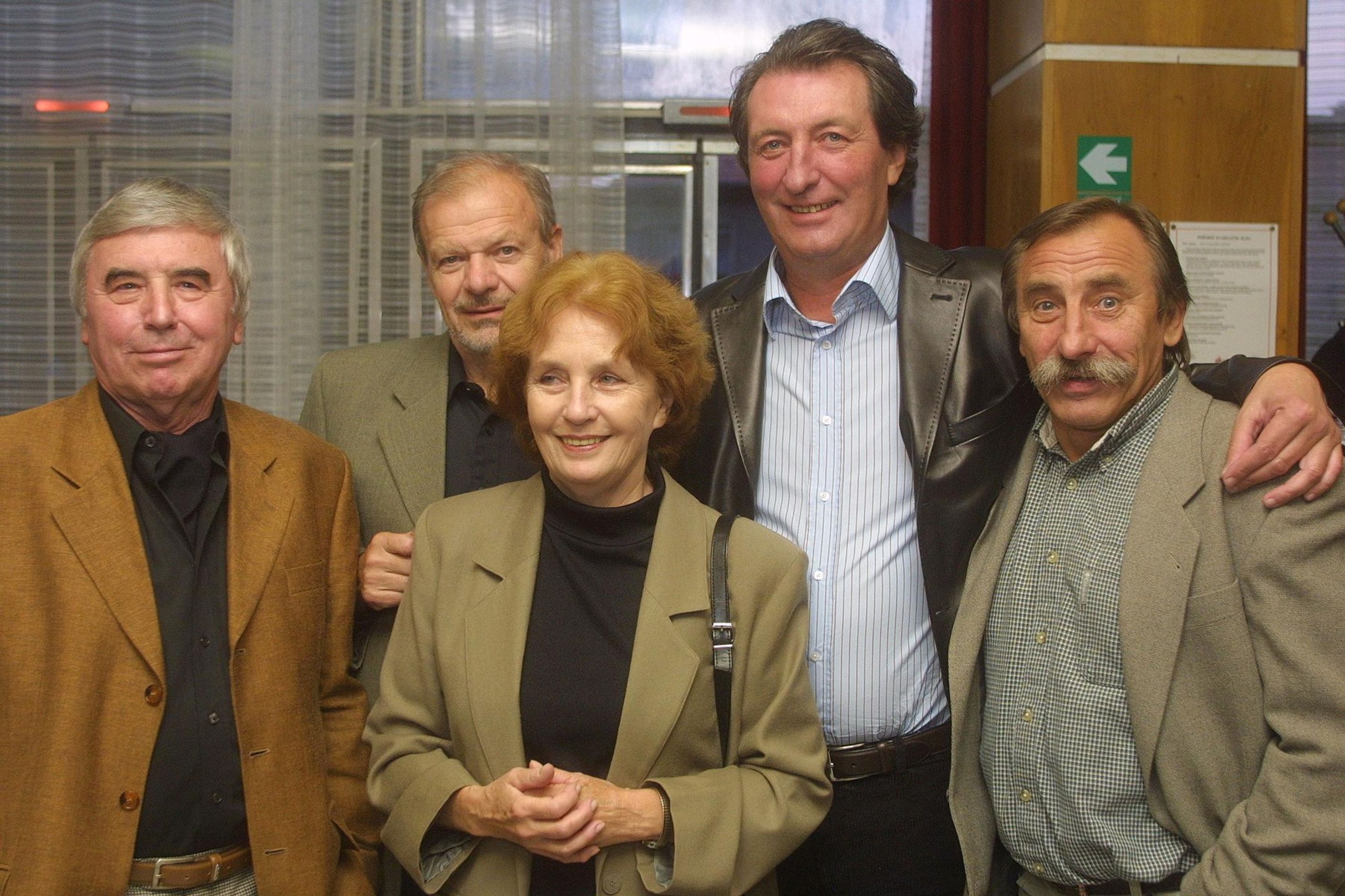 Zleva Vladimír Suchánek, Václav a Věra Šaškovi, Bolek Polívka a Pavel Zedníček - Václav Šašek (2/3)