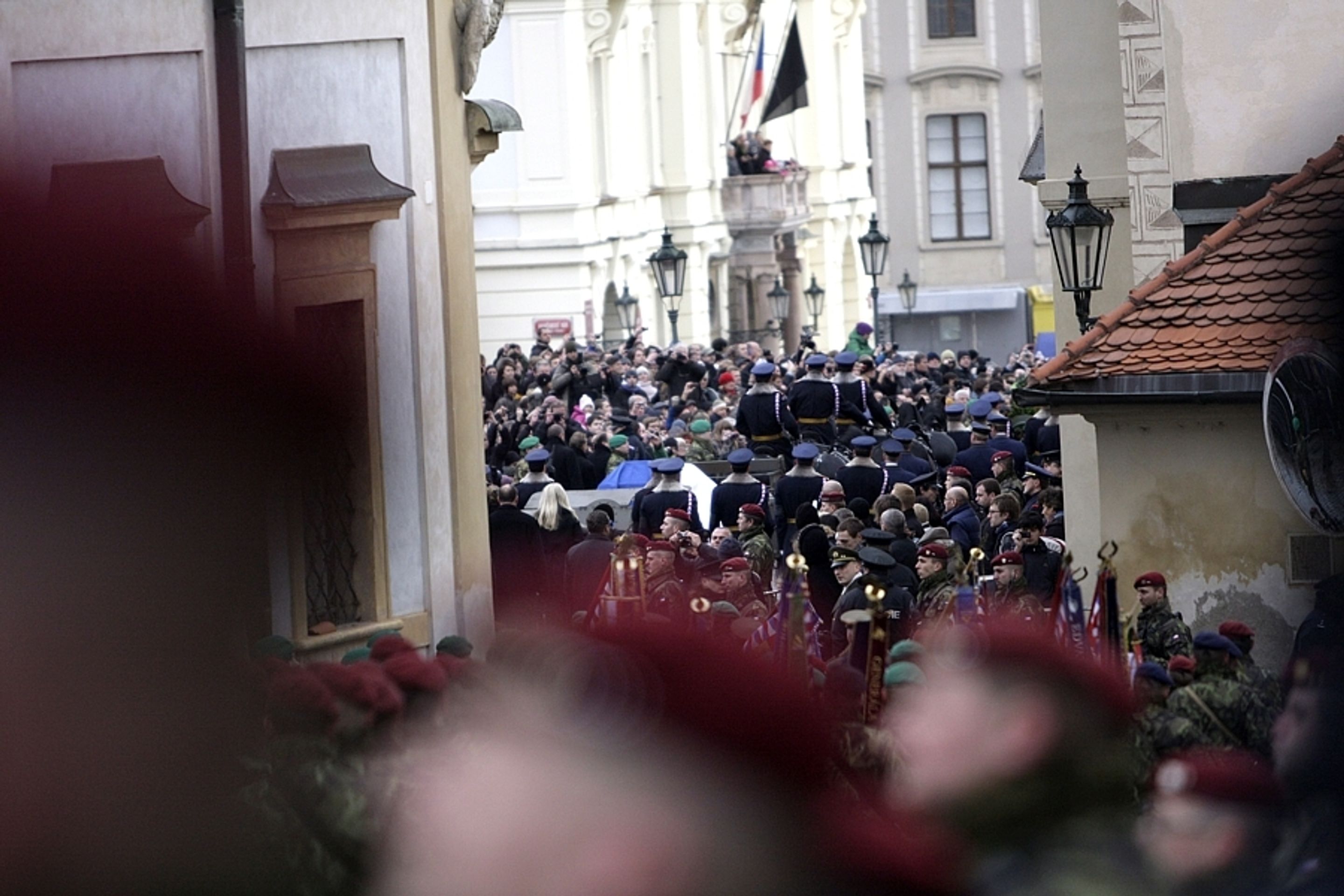 Průvod s rakví Václava Havla - 19 - GALERIE: Smuteční průvod za Václava Havla (11/28)