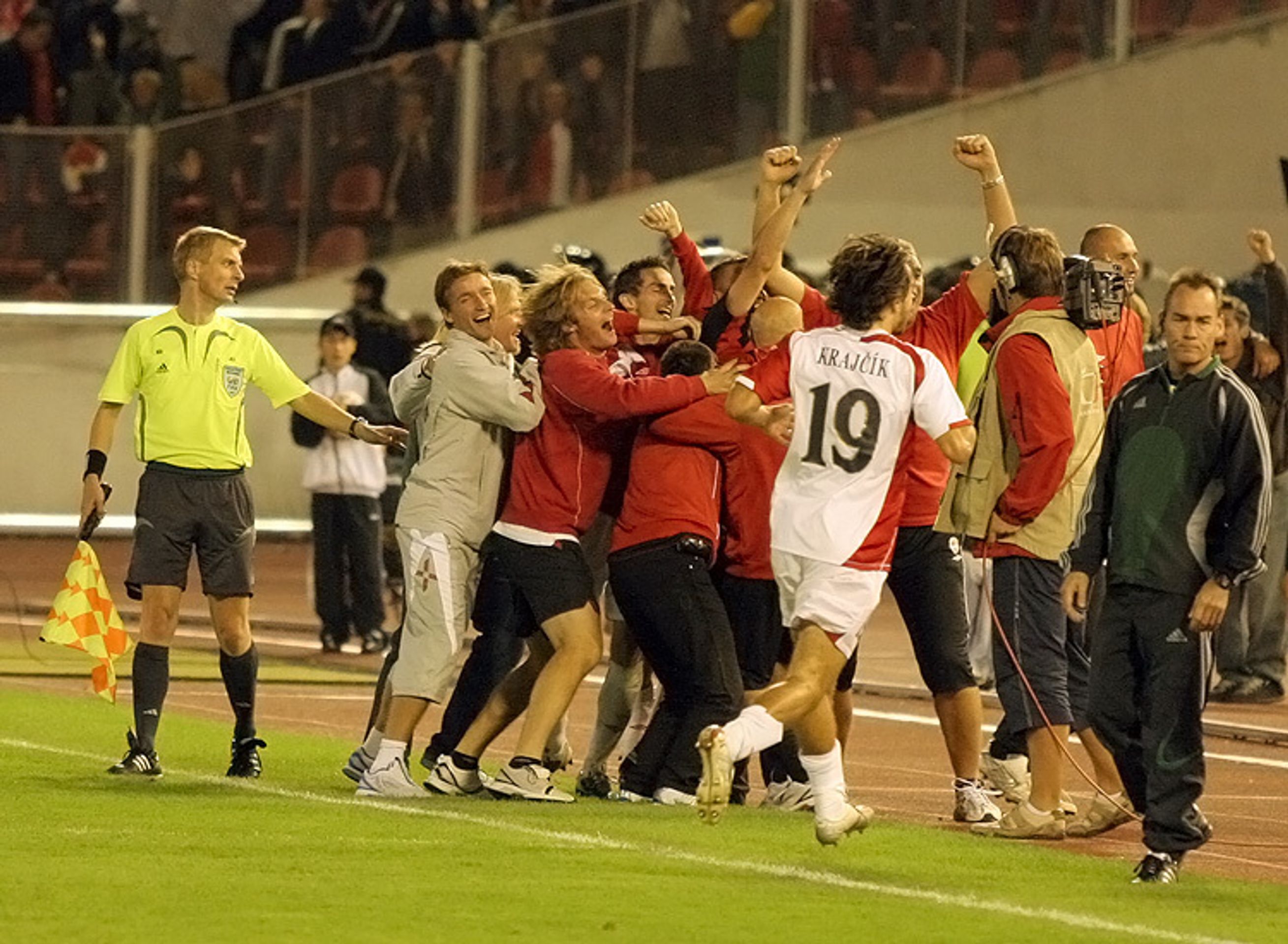 Radost Slávistů bezprostředně po rozhodující brance - Videa: rozhovory s hráči a trenérem Slavie (8/8)