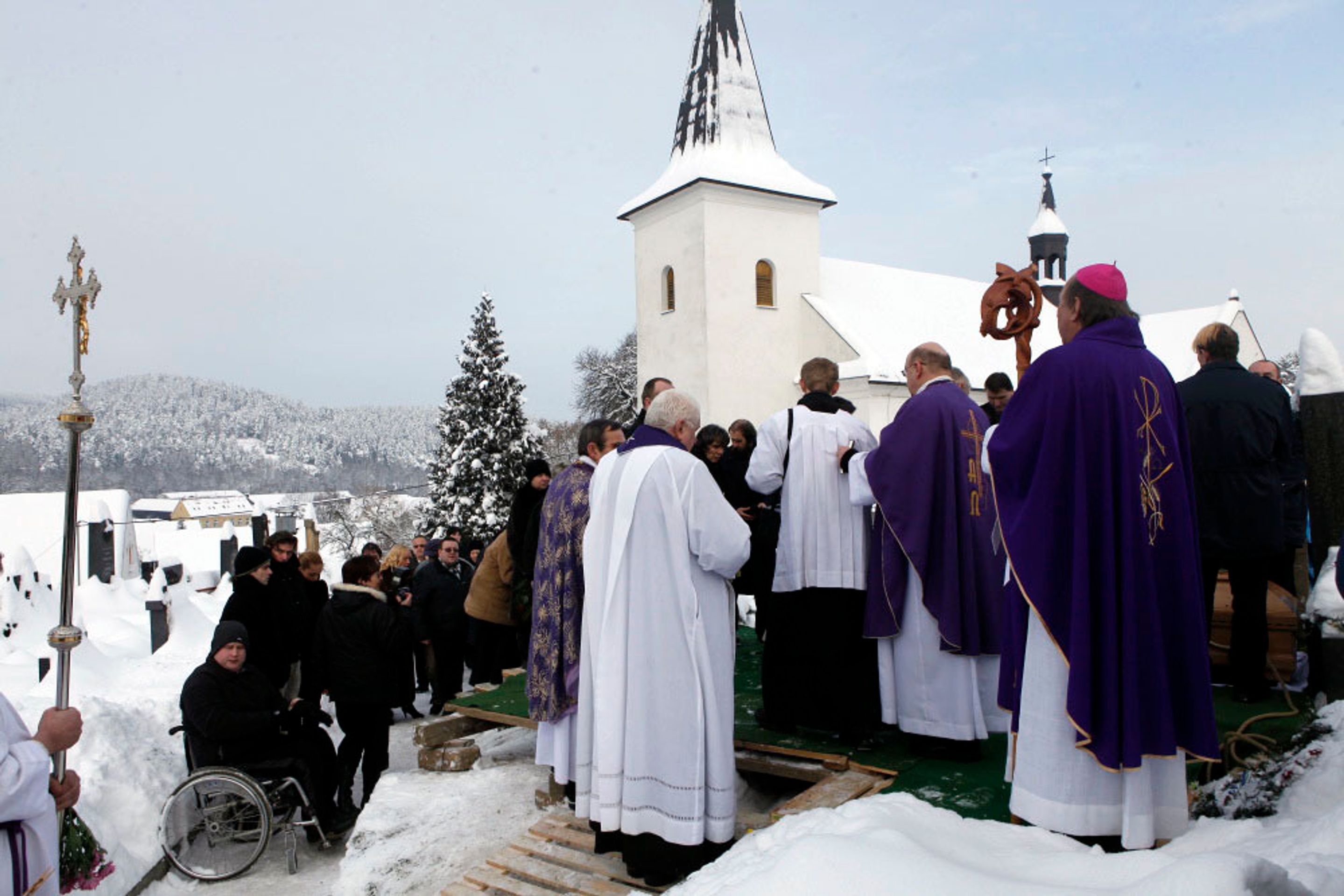 Pohřeb Jiřiny Jiráskové - 2 - GALERIE: Pohřeb Jiřiny Jiráskové v Malenicích (2/21)
