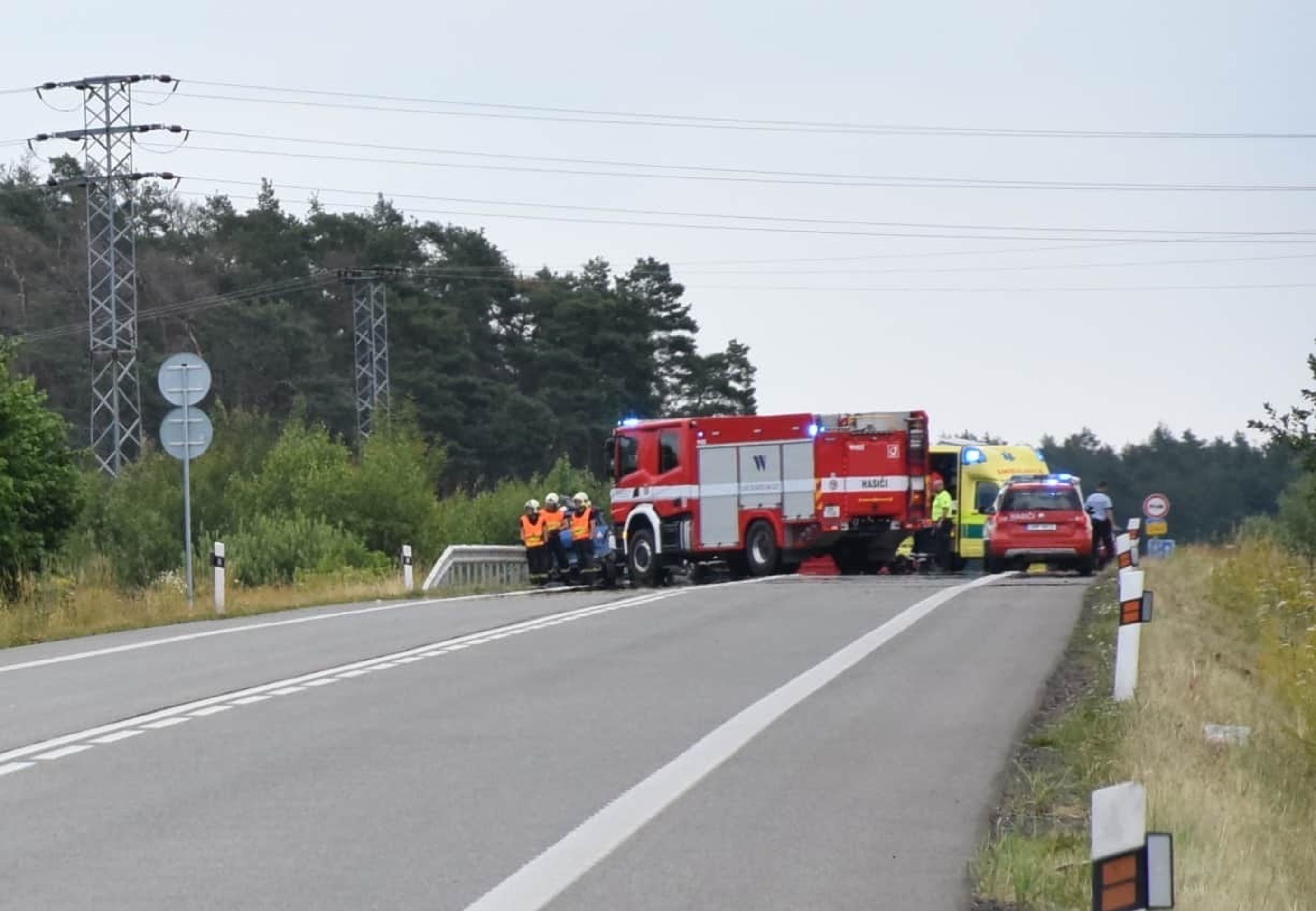Nehoda u Mladé Boleslavi - GALERIE: Vážná nehoda tří aut na Mladoboleslavsku (2/6)