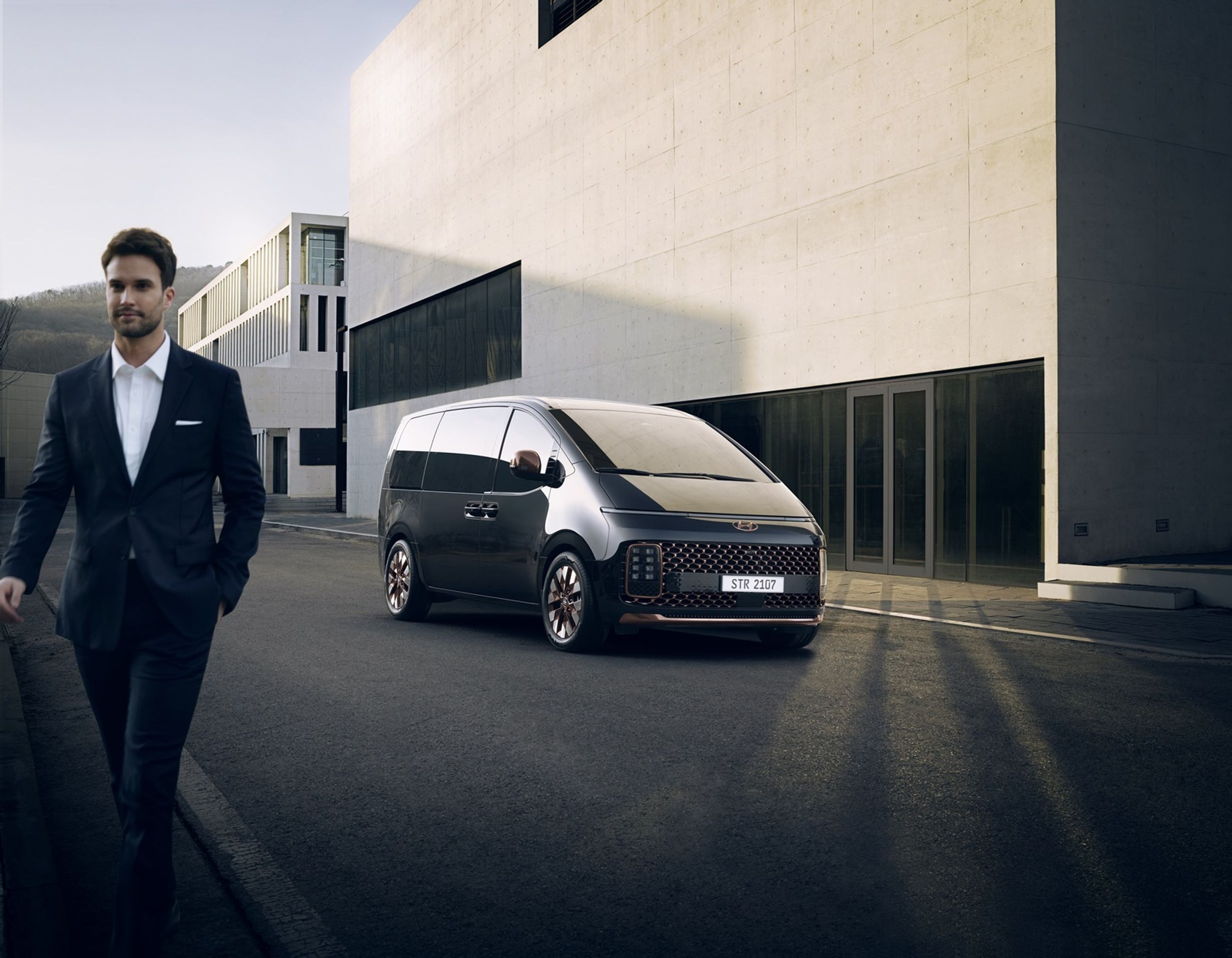 Hyundai Staria - 11 - Fotogalerie: Parádní dodávka s futuristickým vzhledem Hyundai Staria (10/16)