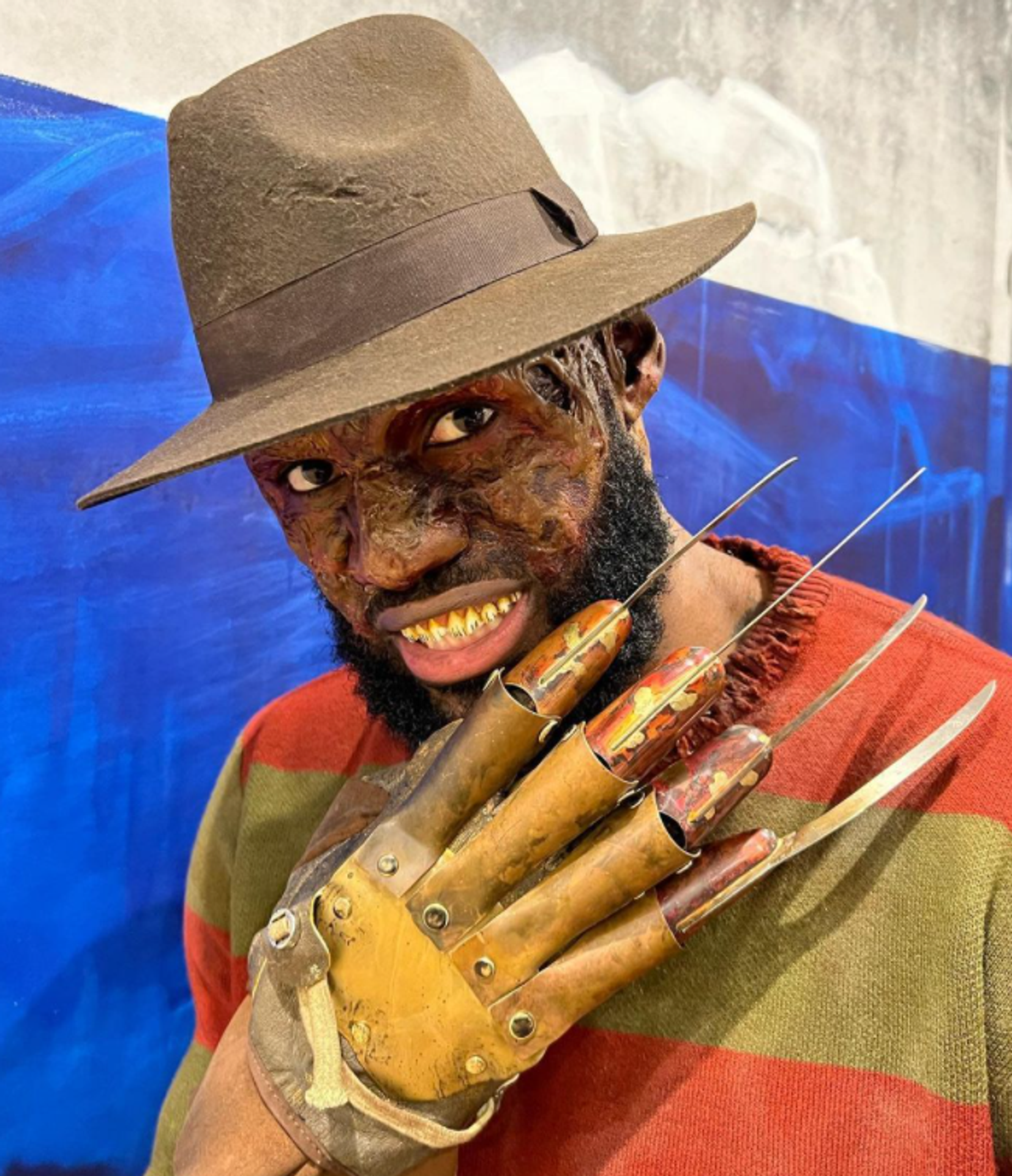 Basketbalista LeBron James se na Halloween převlékl do masky Freddyho Kreugera. - Harry Potter, Tom Brady i Freddy Krueger . Jaký byl Halloween u slavných sportovců? (10/10)
