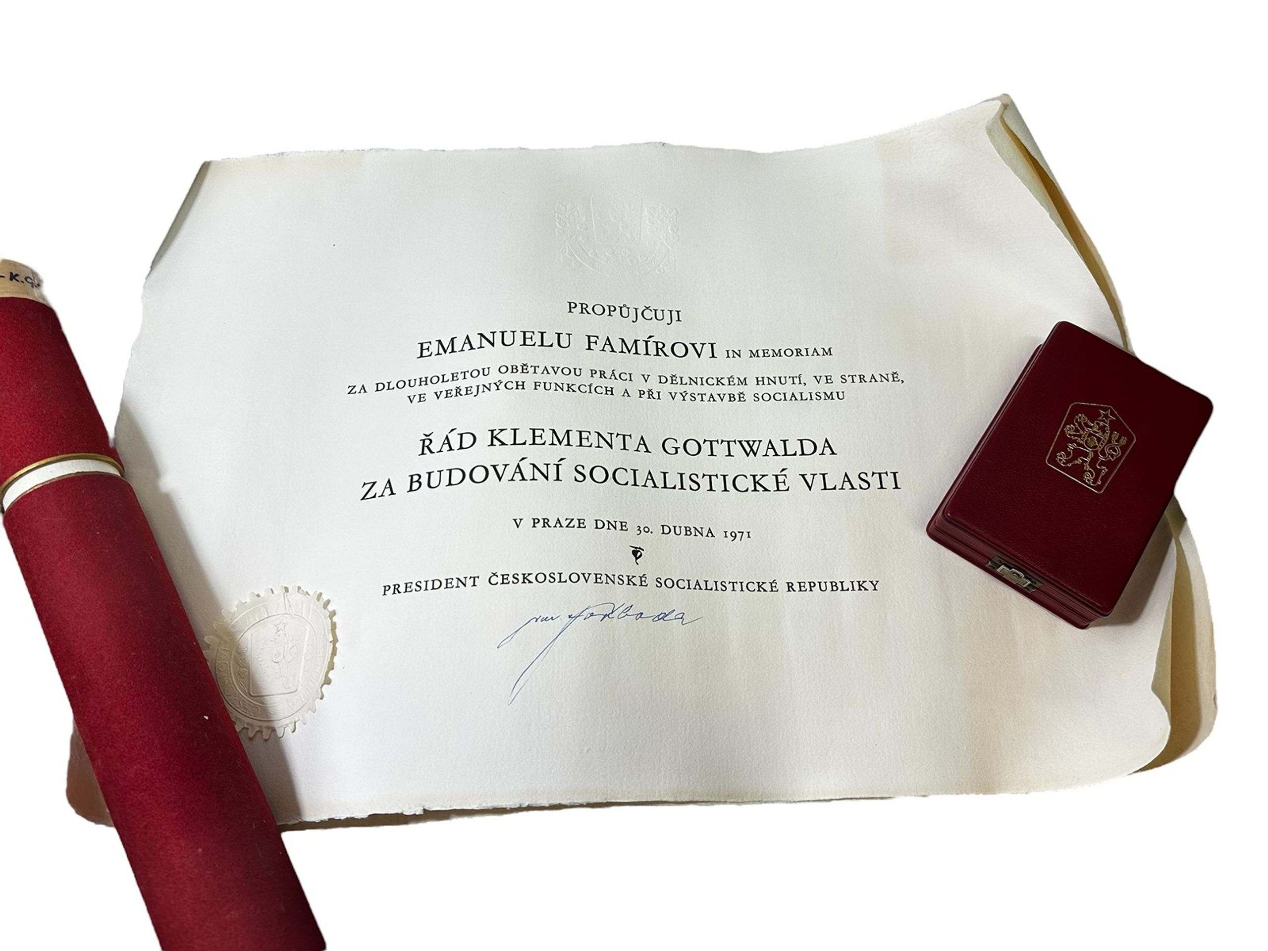 Československo, Řád Klementa Gottwalda Za budování socialistické vlasti, udělen 30. 4. 1971, vyvolávací cena 120 000 Kč (3) - Aukce mincí a bankovek (20/20)