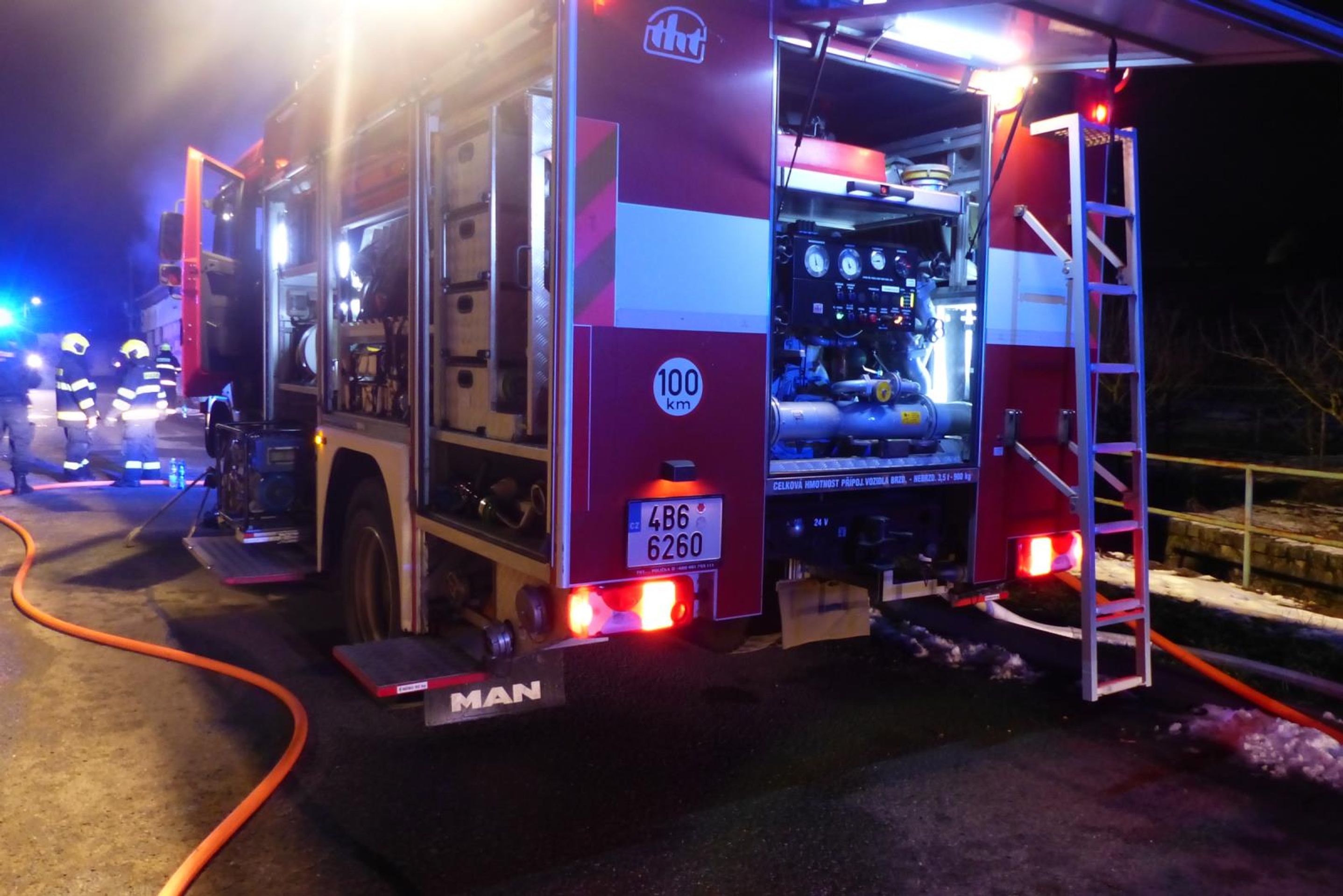 Požár domu v obci Staré Hvězdlice na Vyškovsku (4) - Požár domu v obci Staré Hvězdlice na Vyškovsku (5/11)