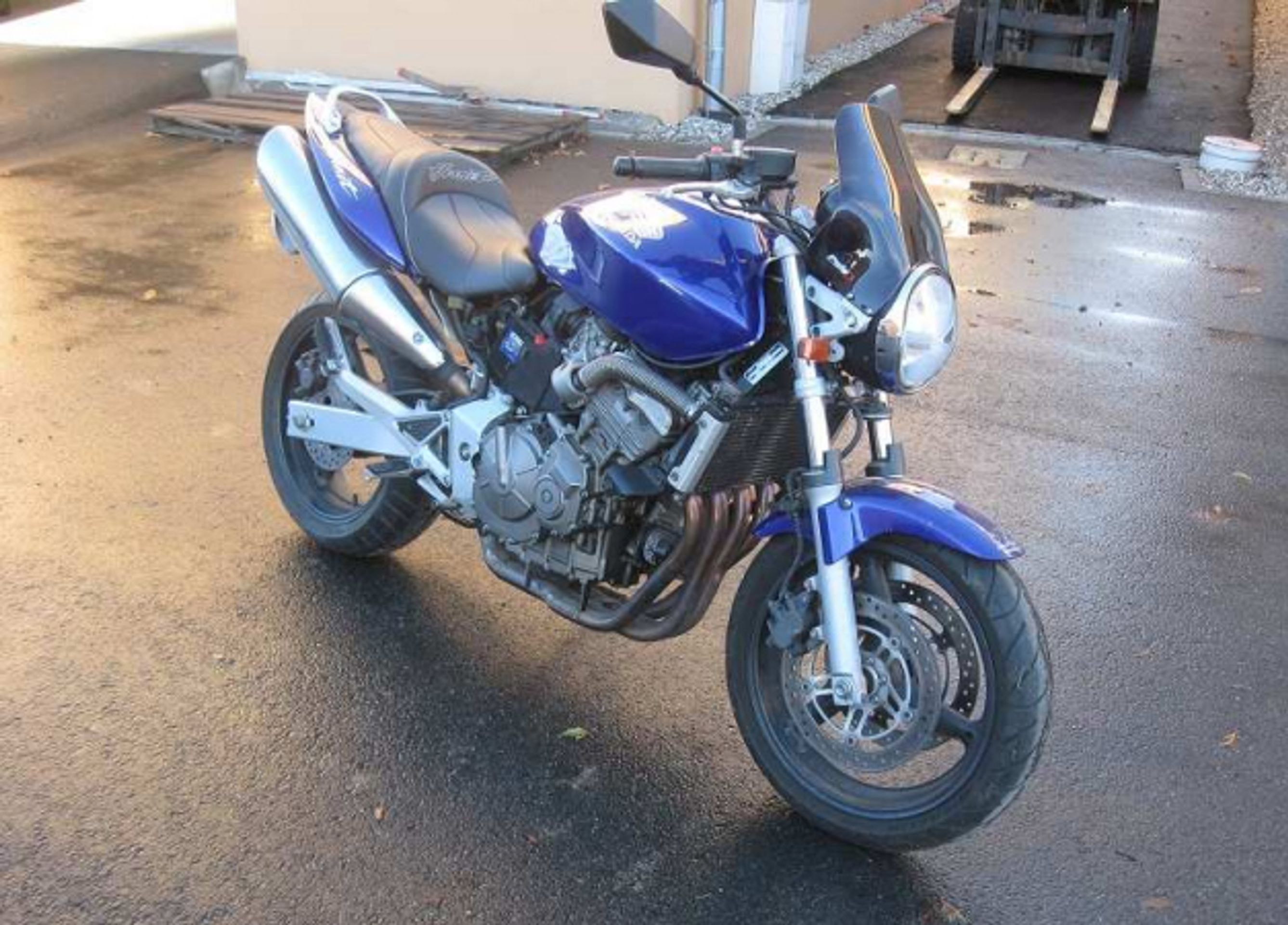 Dražba - Honda Hornet CB600F (benzin), Vyvolávací cena: 15.000,- - GALERIE: Dražba motorových vozidel (13/51)