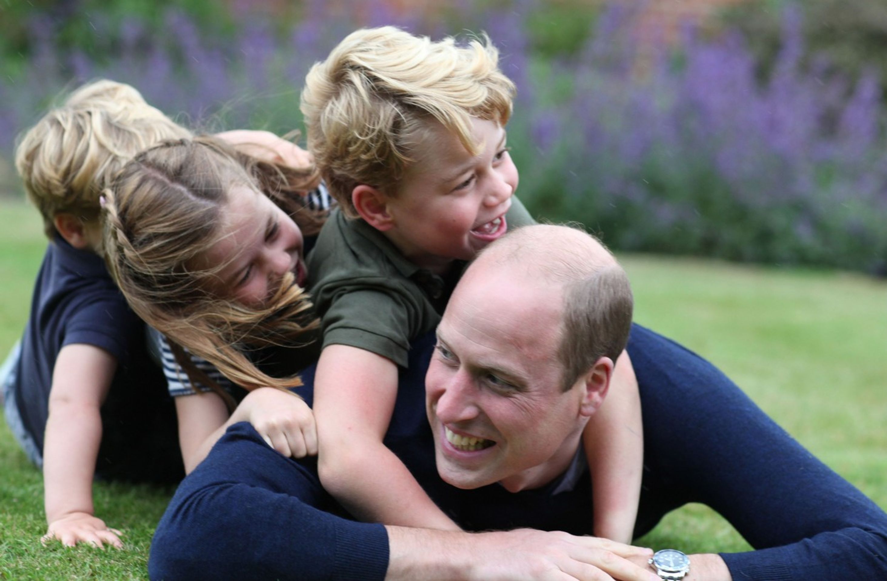 Princ George, princ Louis, princ William - Princ Louis (29/45)