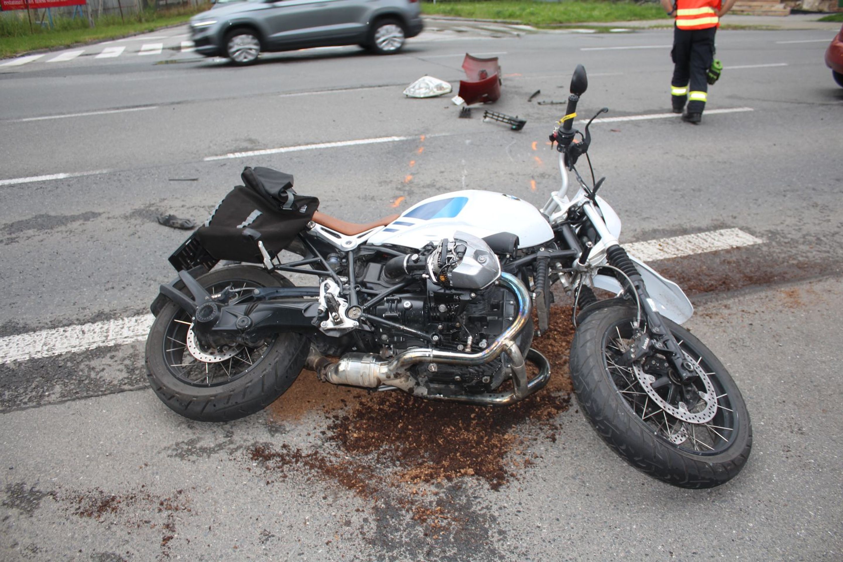 Řidička nerespektovala dopravní značku a srazila motorkáře (2) - Řidička nerespektovala dopravní značku a srazila motorkáře (3/4)