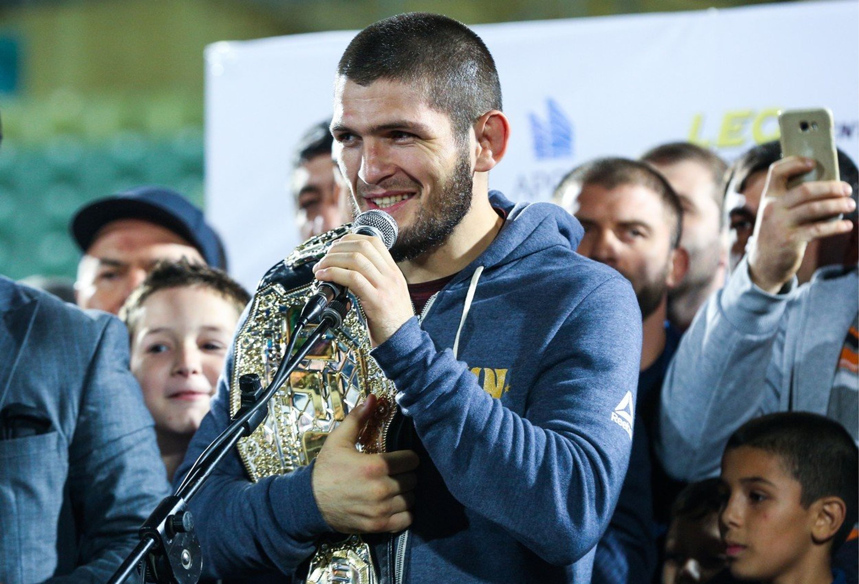 Khabib Nurmagomedov - GALERIE: Khabib se po výhře nad McGregorem vrátil domů (4/4)