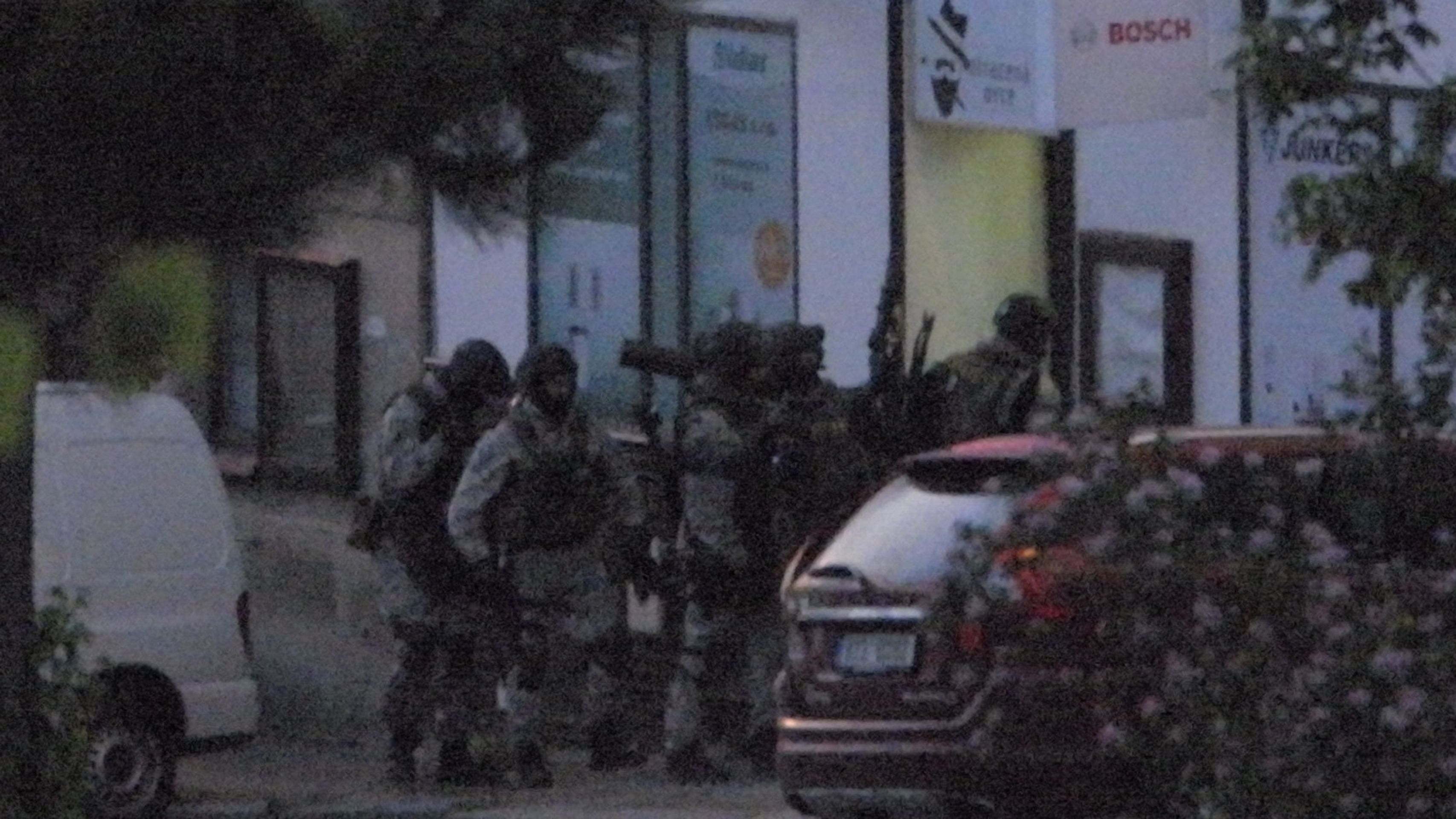 Zásah v domě hrůzy v Pechlátově ulici v Praze - 14 - GALERIE: Zásah policie v domě hrůzy v Pechlátově ulici (6/19)