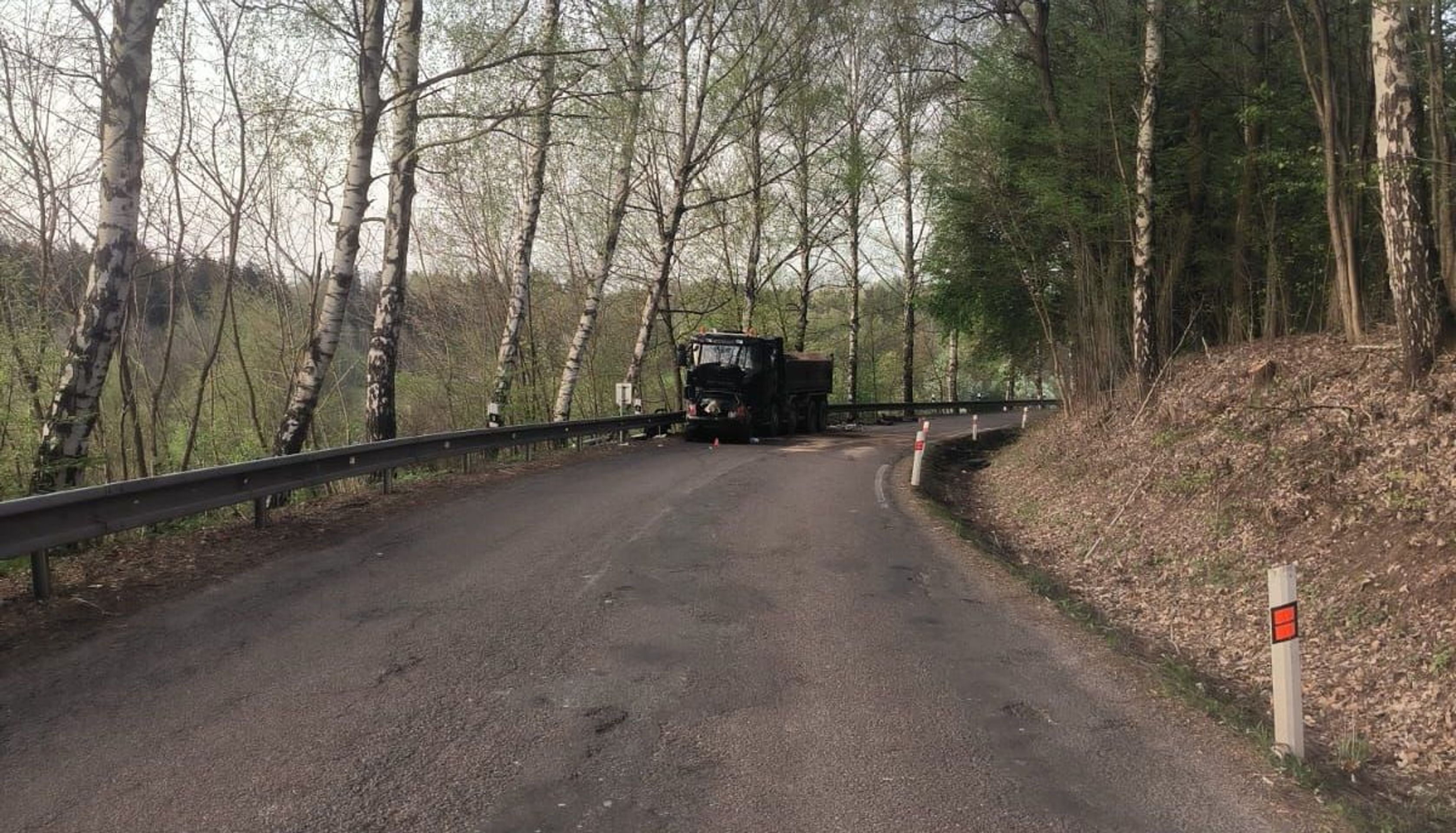 Smrtelná nehoda v Pardubickém kraji - 2 - Při nehodách zahynuli mladý řidič a motorkář (2/3)