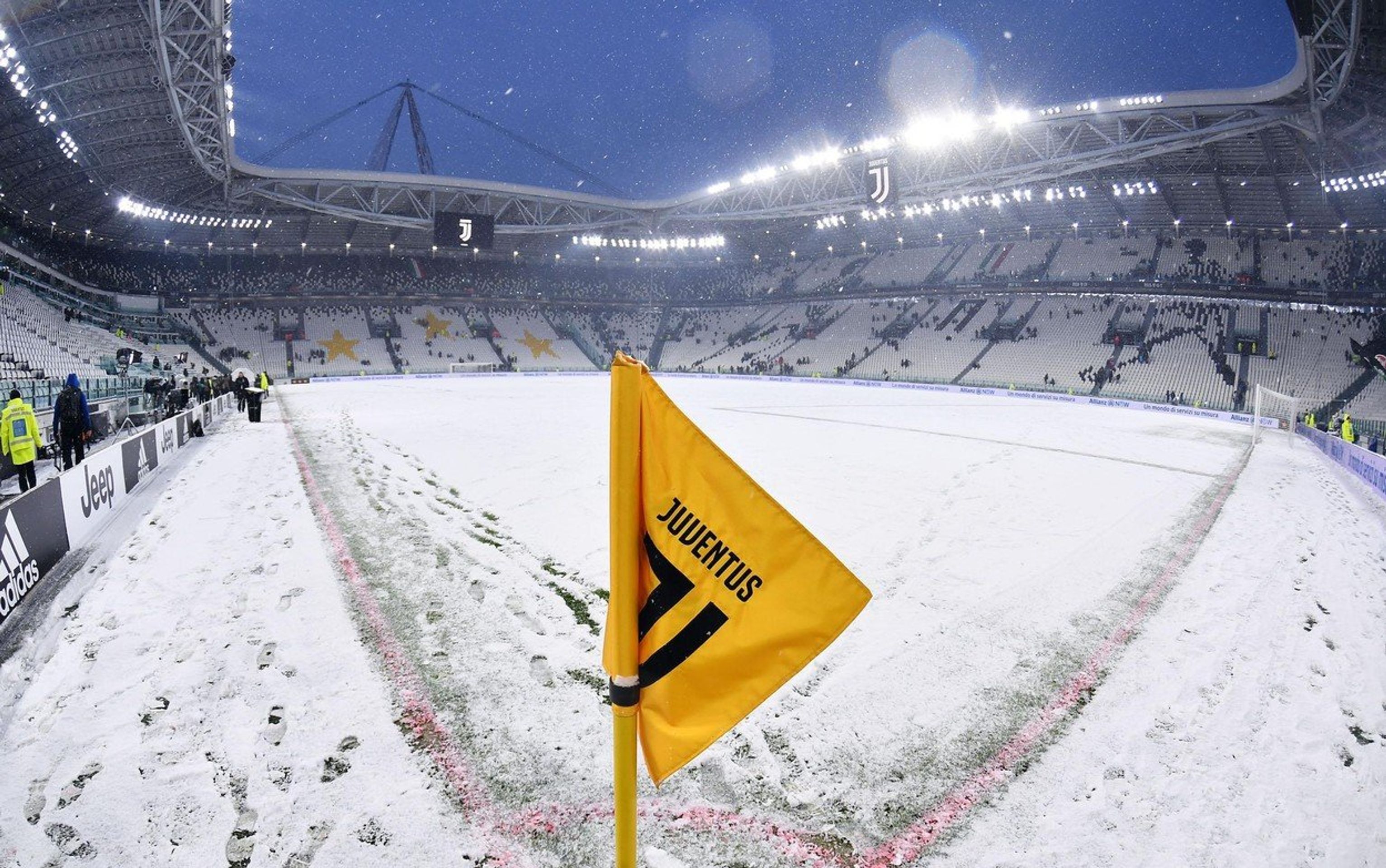 Stadion Juventusu - GALERIE: Fotbalisty Juventusu zaskočil sníh a mráz a nemohli hrát (4/4)
