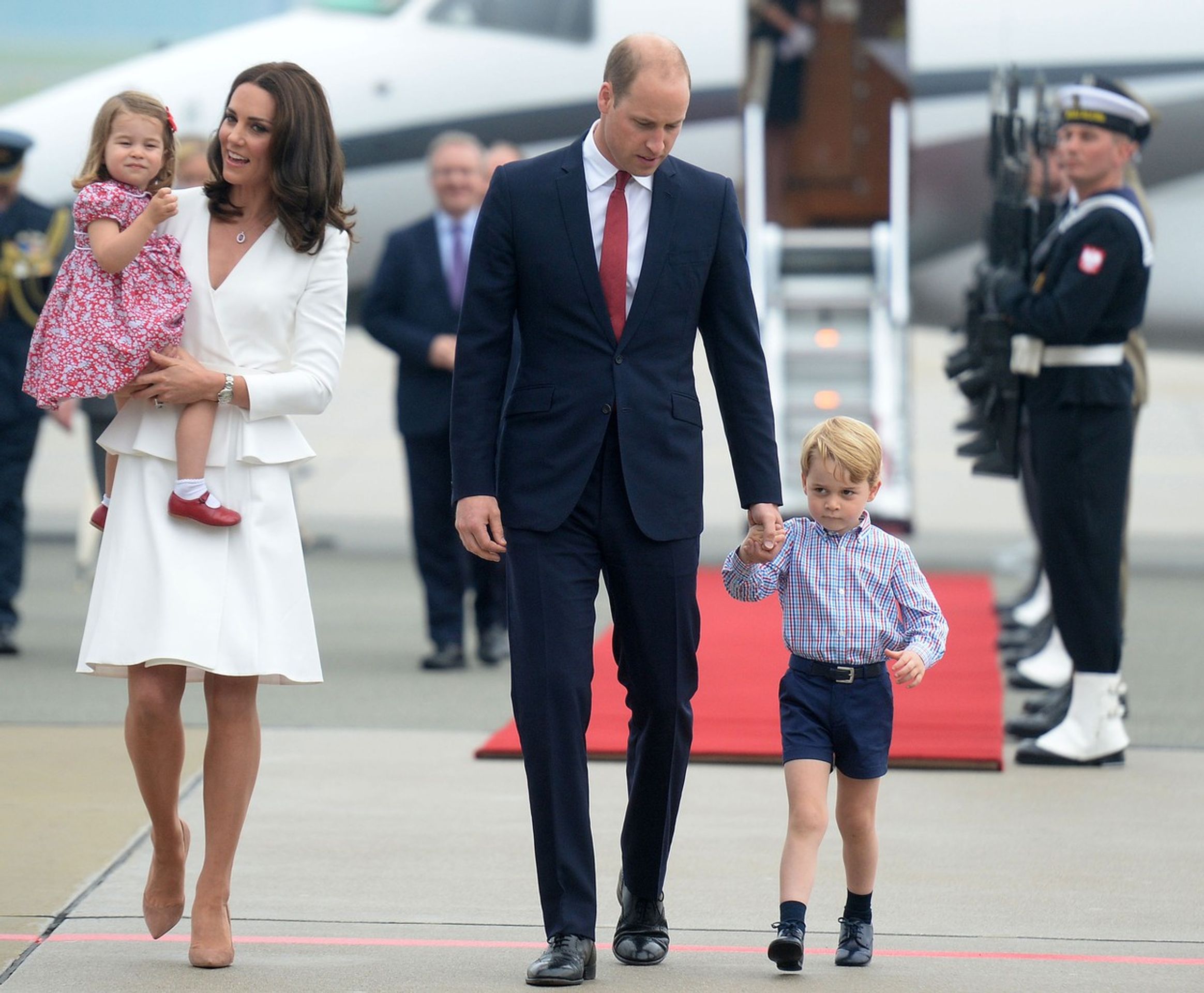 Královská rodina na návštěvě Polska - GALERIE: William a Kate s dětmi (12/16)