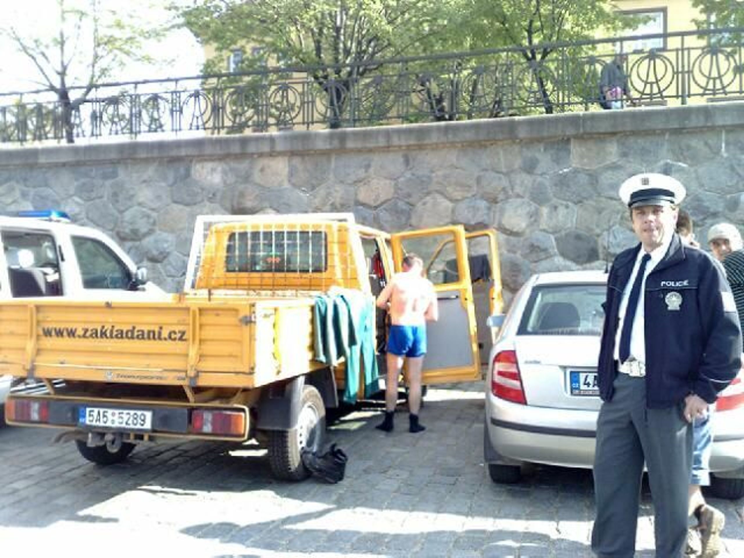 Srážka dvou lodí na Vltavě - Fotogalerie - srážka dvou lodí (3/5)