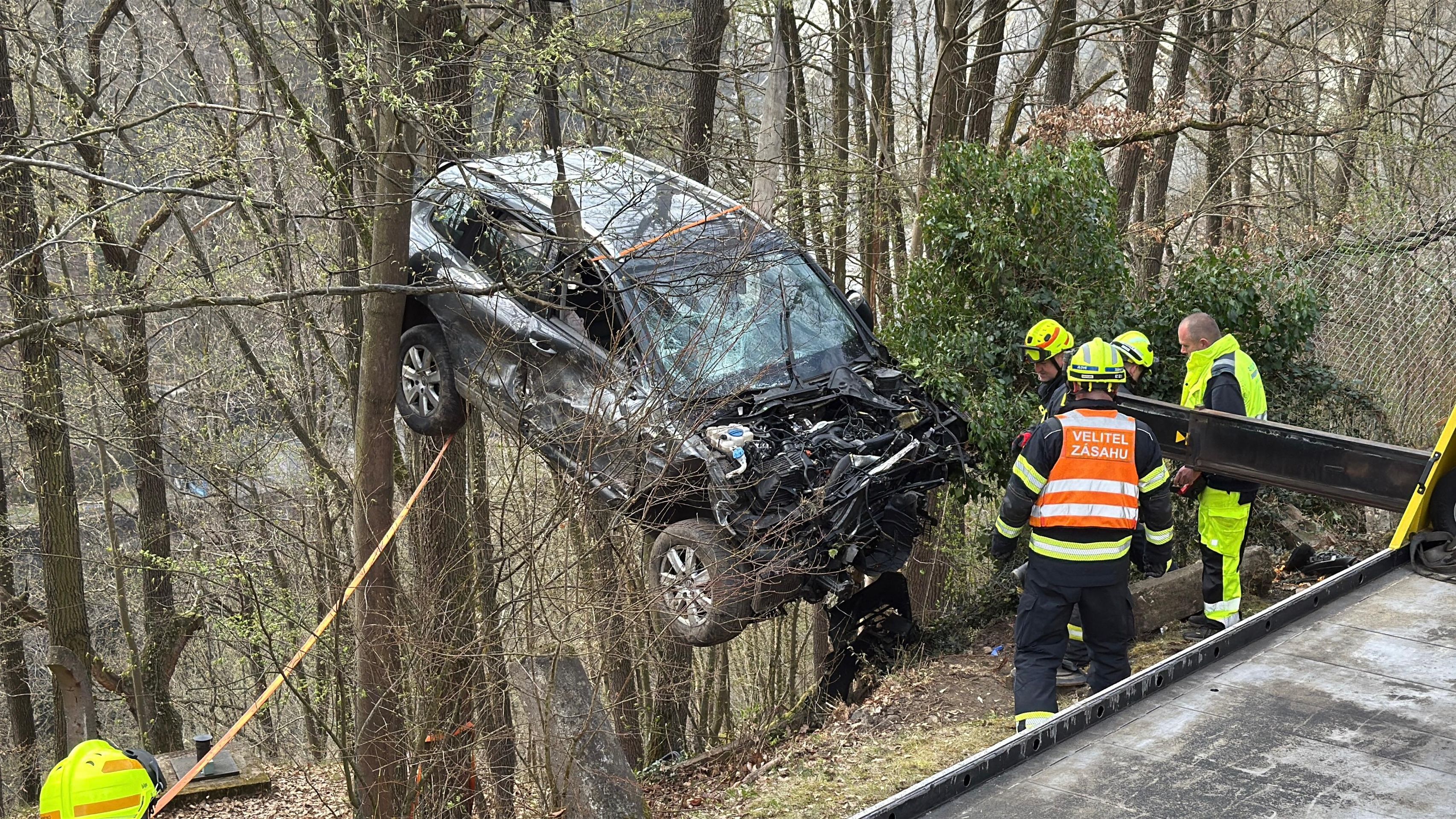 Nehoda automobilu u nádrže Slapy - Nehoda automobilu u nádrže Slapy (6/10)