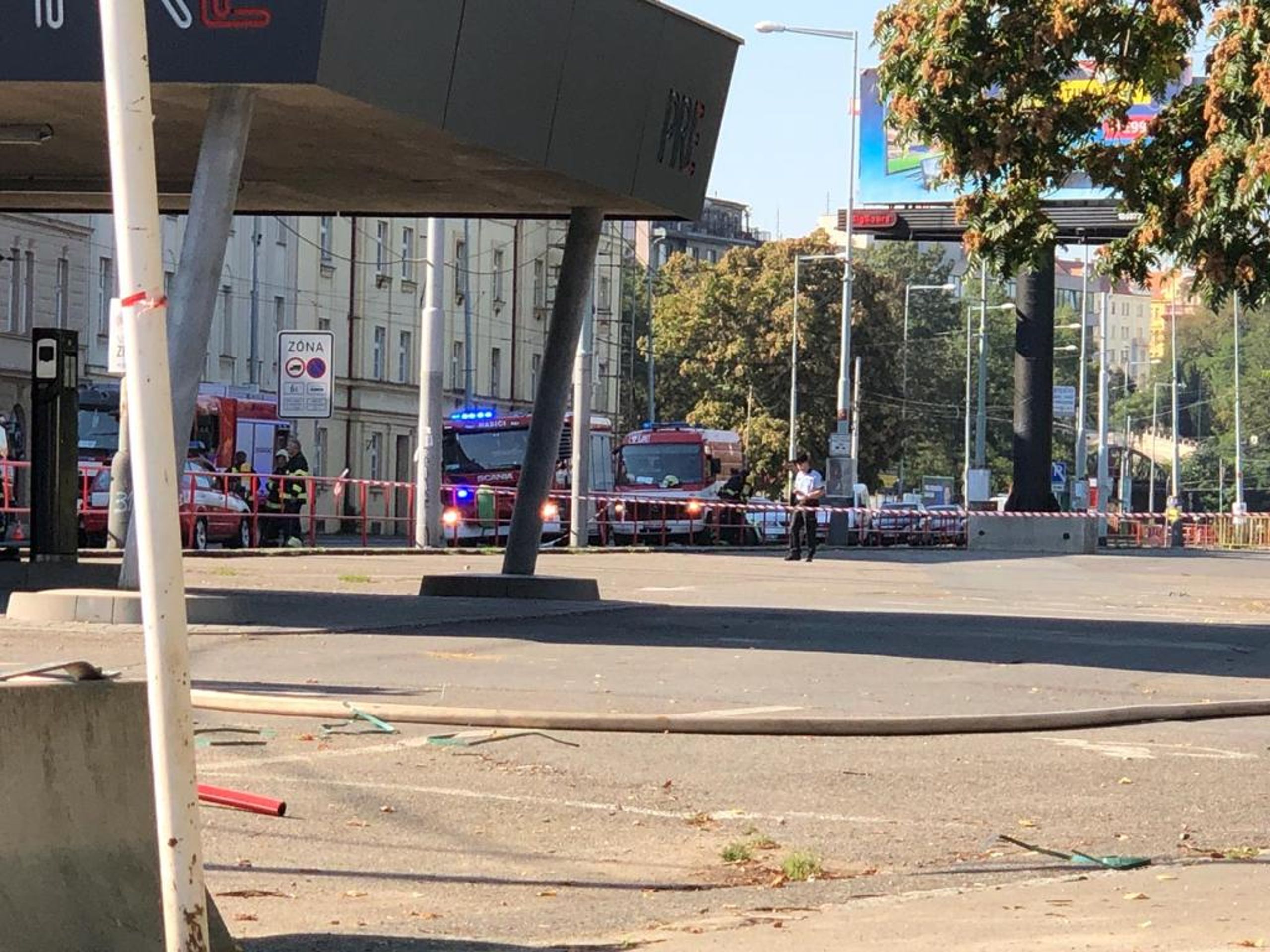 Únik plynu v Praze v Holešovicích - 4 - GALERIE: Hasiči zasahují u pražského Výstaviště kvůli úniku plynu (12/15)