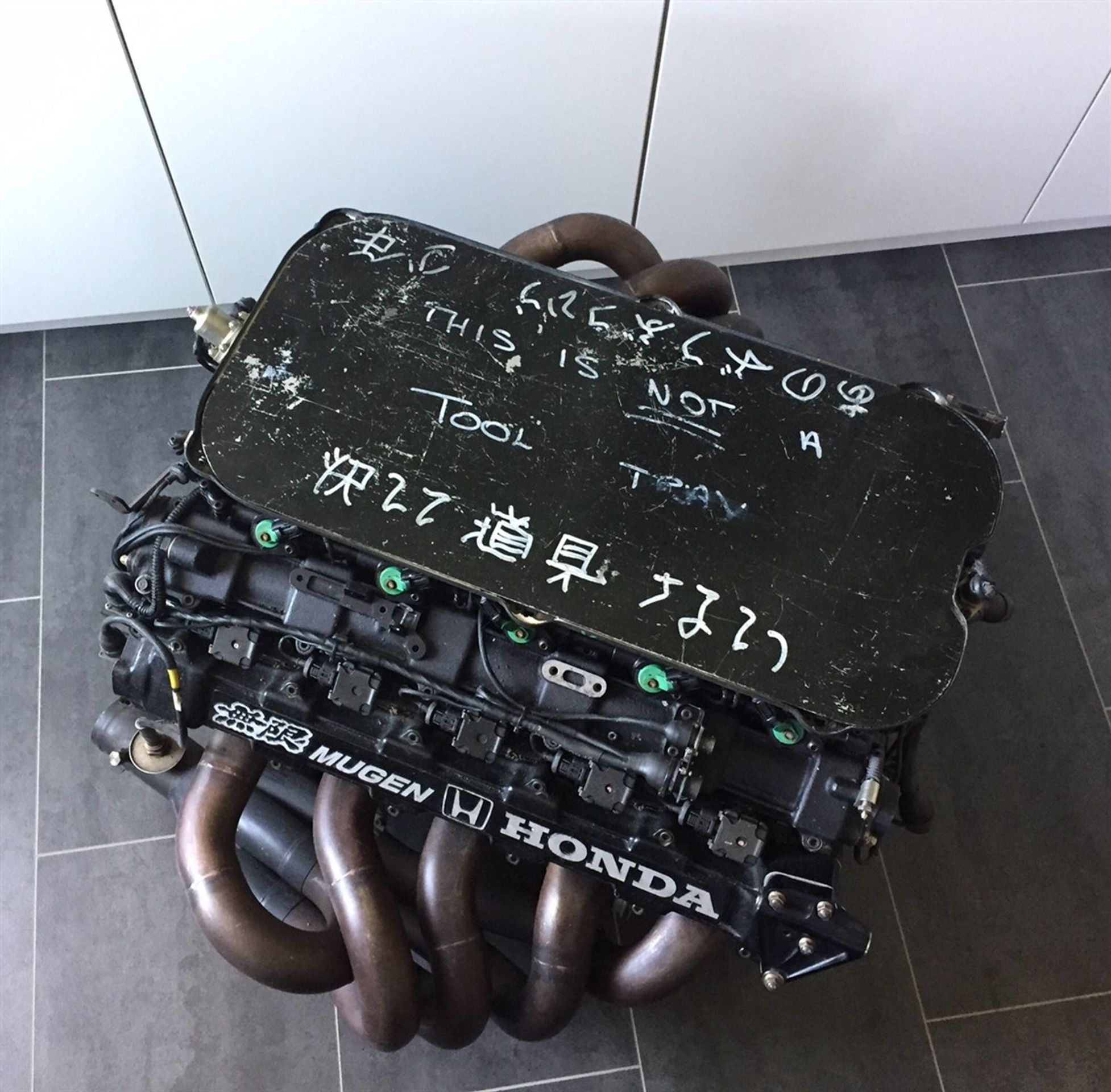 motor - 8 - FOTOGALERIE: Motor V10 z formule 1 je na prodej! (4/7)