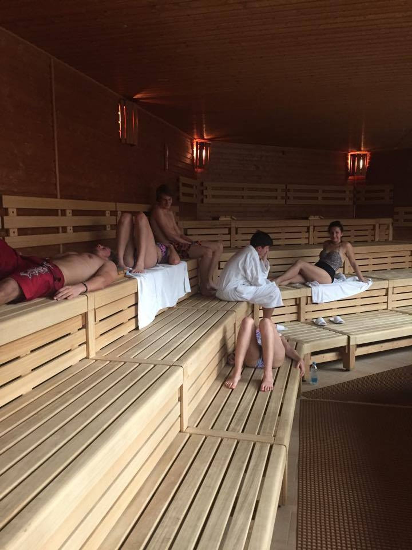 SuperStar 2015: TOP 6 si užívá wellness a vířivku - 11 - Galerie: Finalisti SuperStar ve wellness centru (6/15)