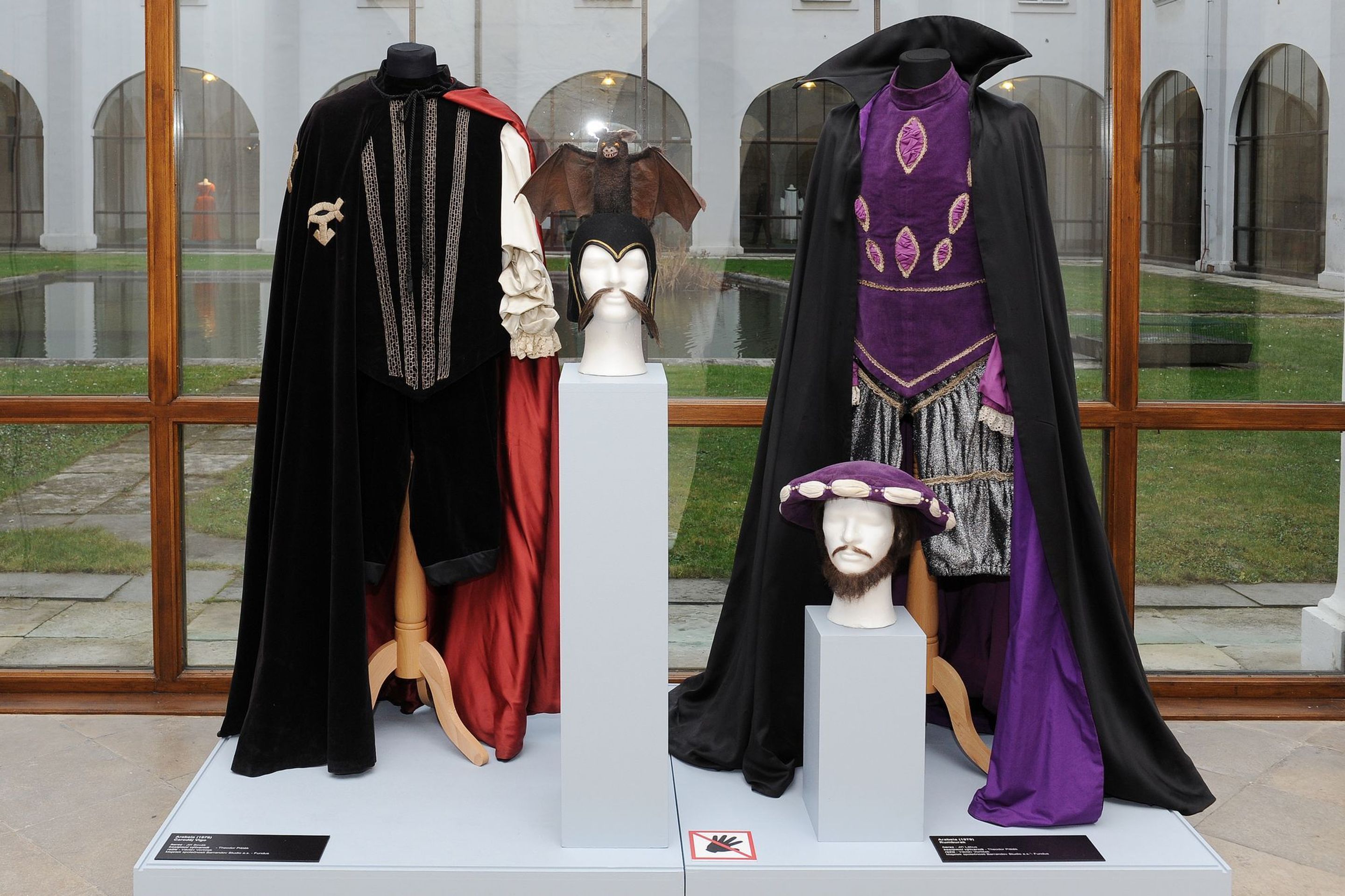 Jak se oblékají pohádky - výstava - 9 - GALERIE: Výstava Jak se oblékají pohádky (3/27)