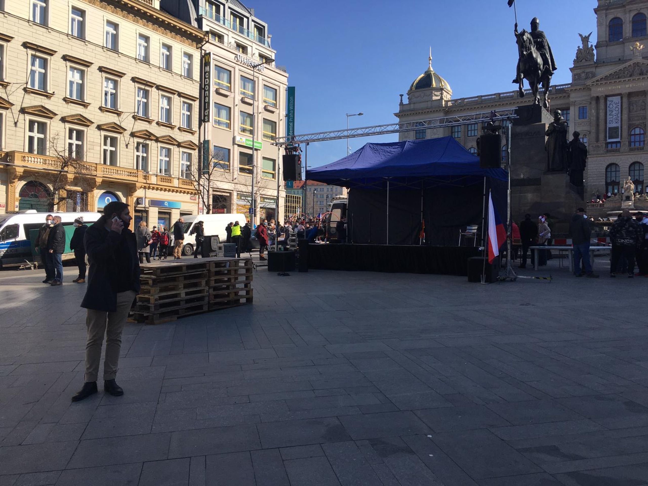 Demonstrace v centru Prahy - 7 - GALERIE: Lidé v Praze protestují proti vládě (3/13)