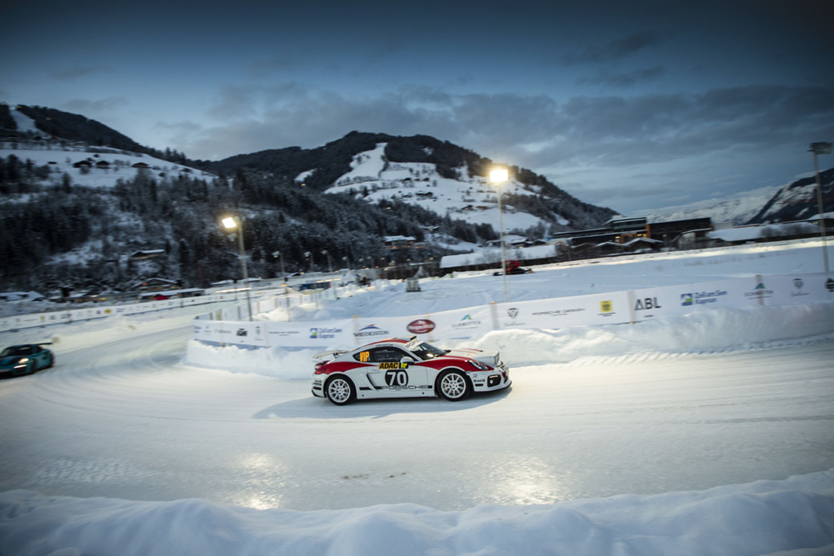 Porsche na GP Ice Race - 18 - Fotogalerie: Koncept závodního Porsche Cayman GT4 (10/11)