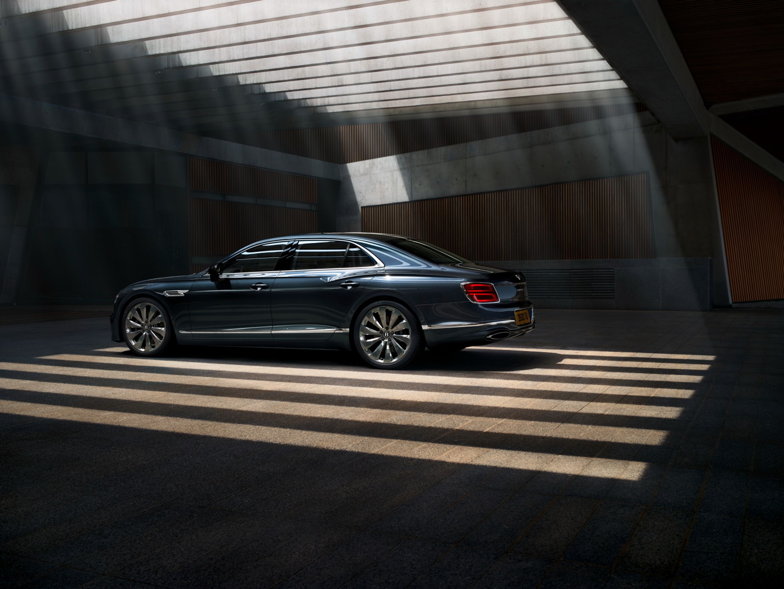 Bentley Flying Spur - 11 - Fotogalerie: Sportovní limuzína Bentley Flying Spur (7/14)